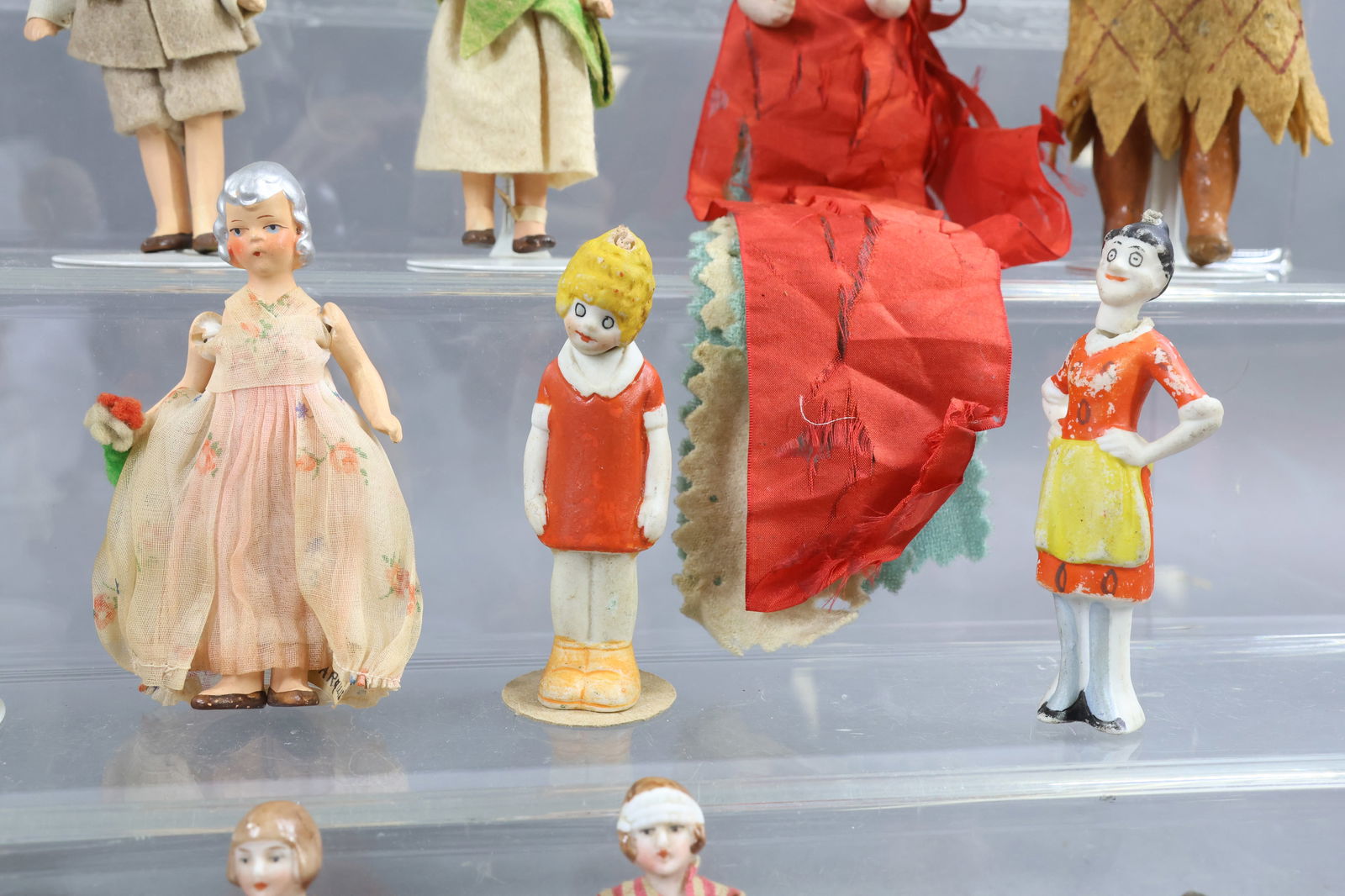 MINIATURES - DOLLS. - 5