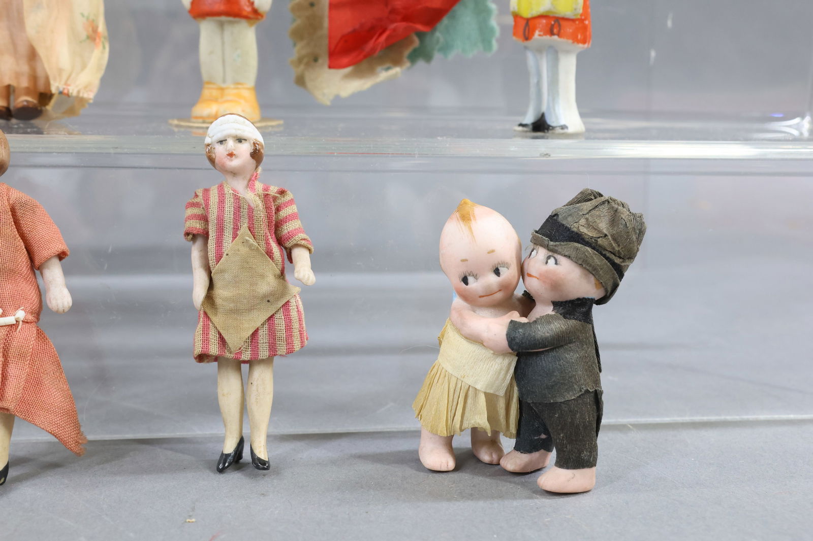 MINIATURES - DOLLS. - 7