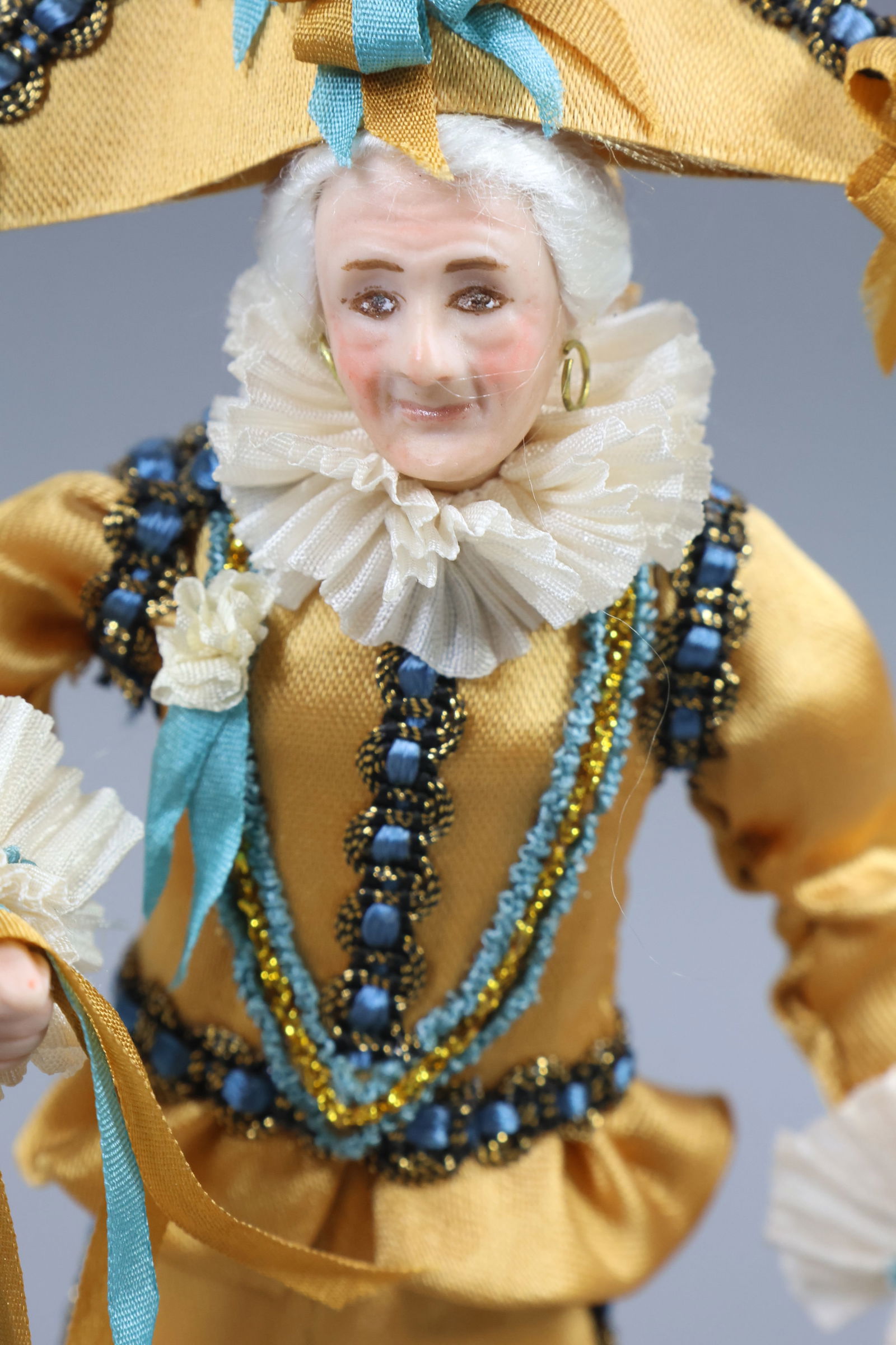 MINIATURES - DOLLS. - 13