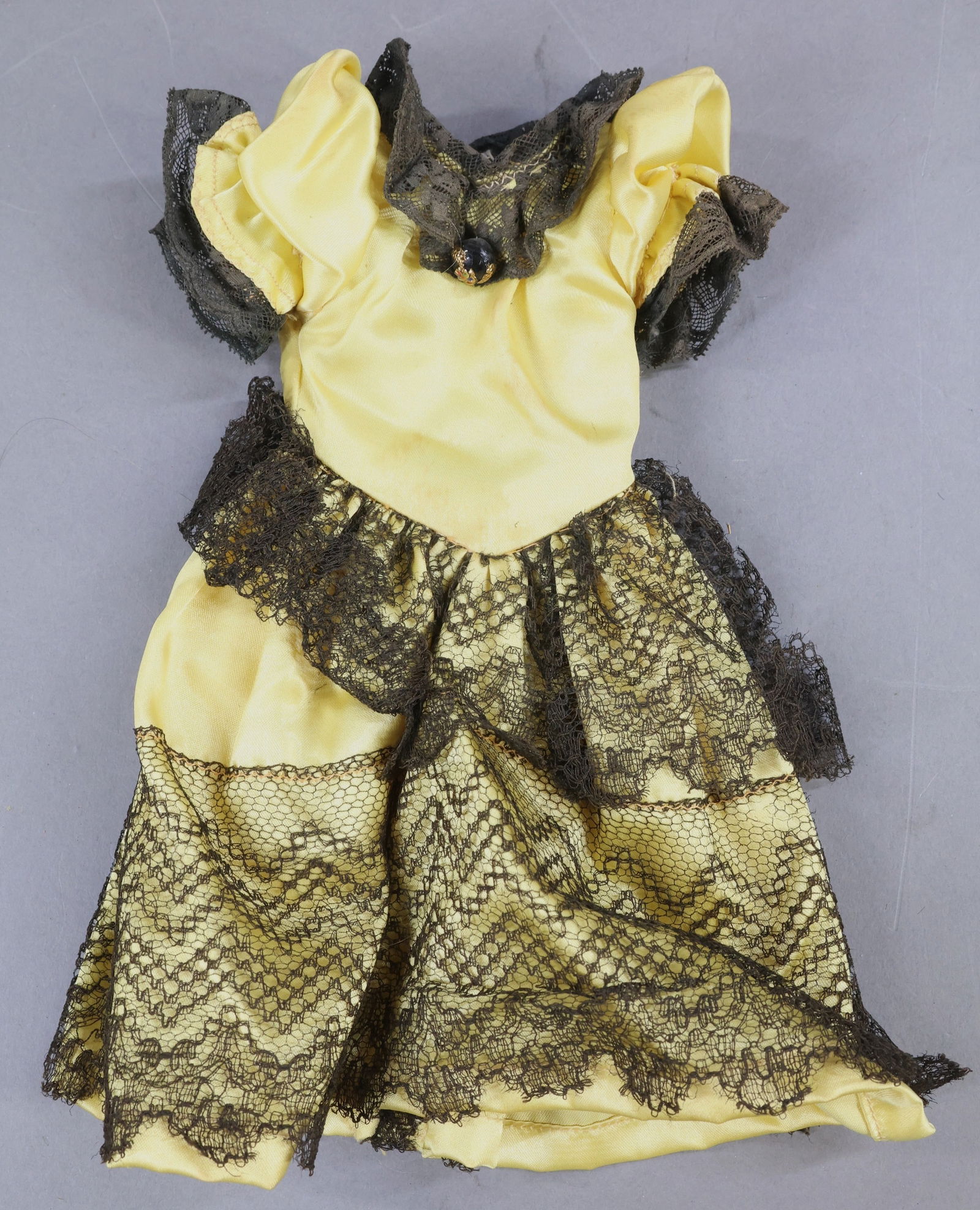 FRENCH BISQUE DOLLS. - 2