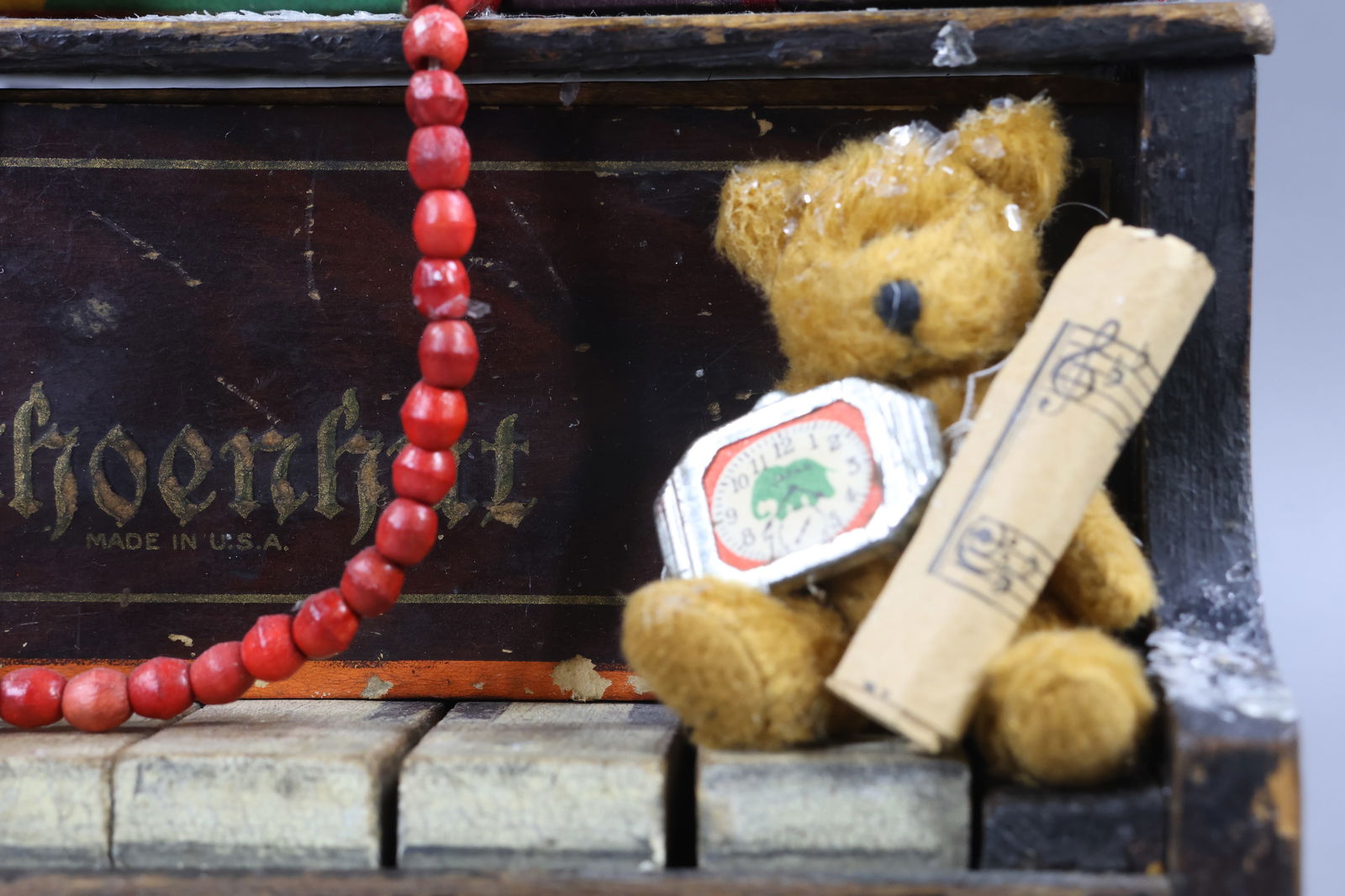 HOLIDAY/NOVELTIES. - 10