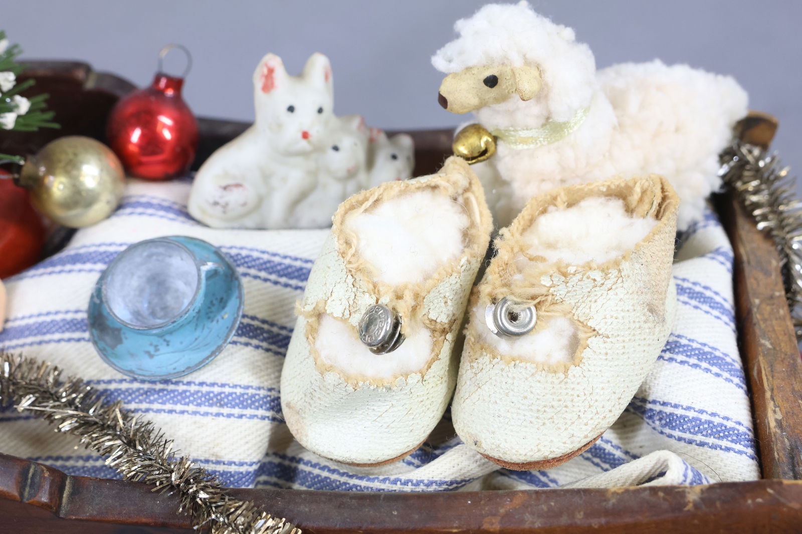 HOLIDAY/NOVELTIES. - 3