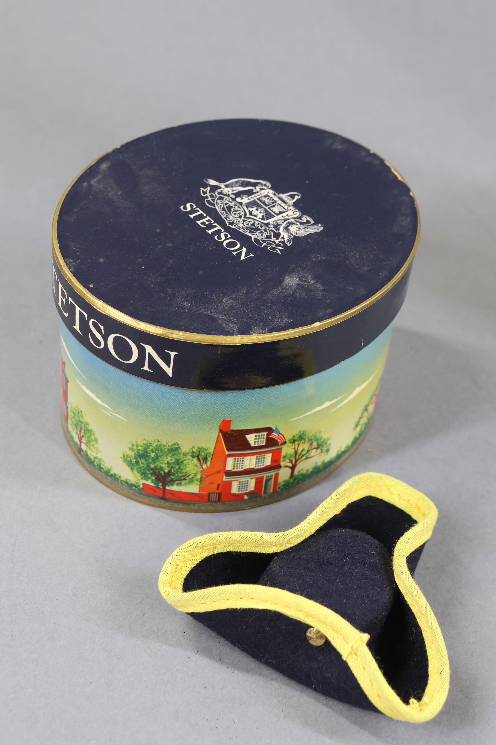 HOLIDAY/NOVELTIES. - 2