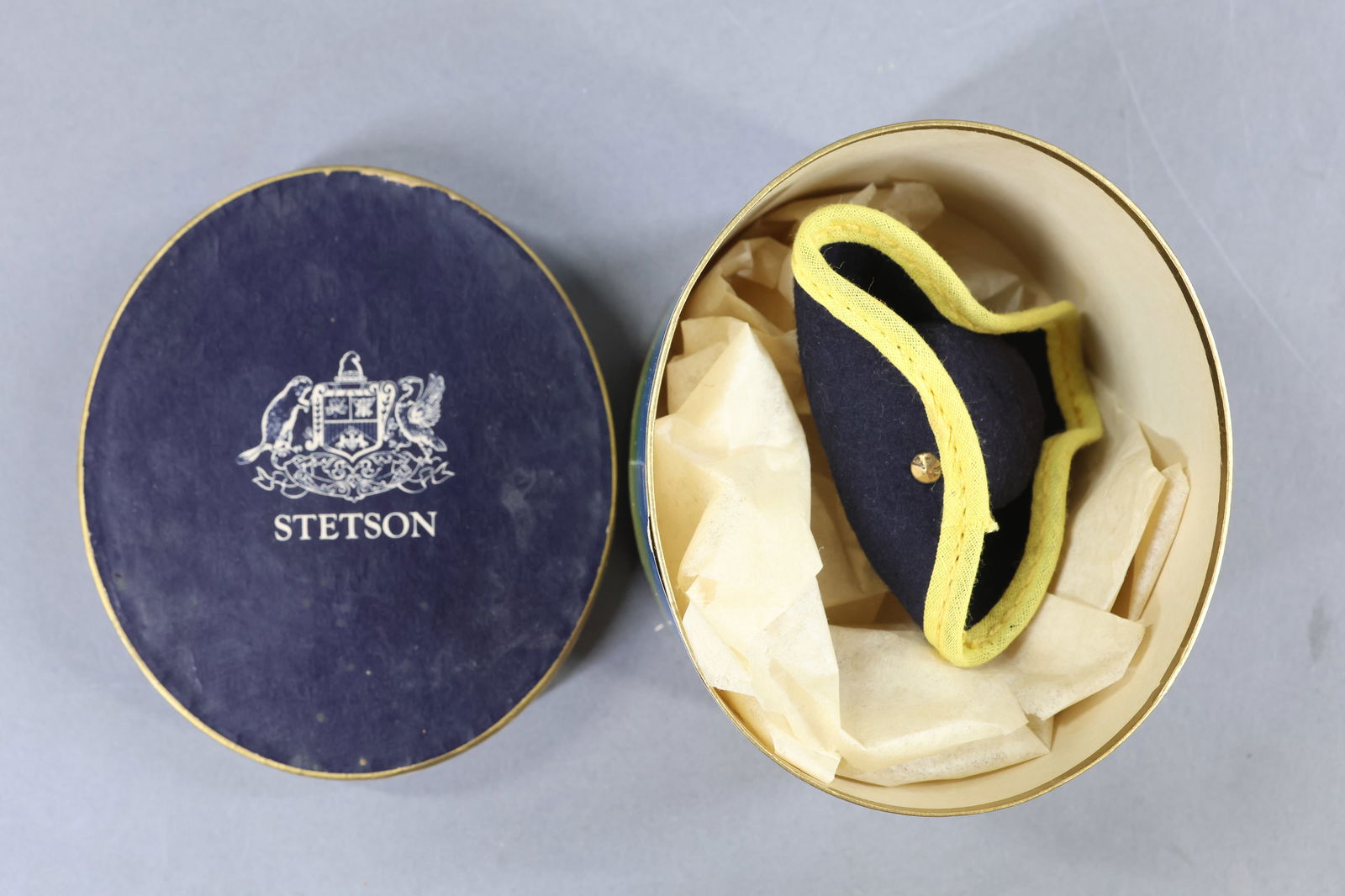 HOLIDAY/NOVELTIES. - 3