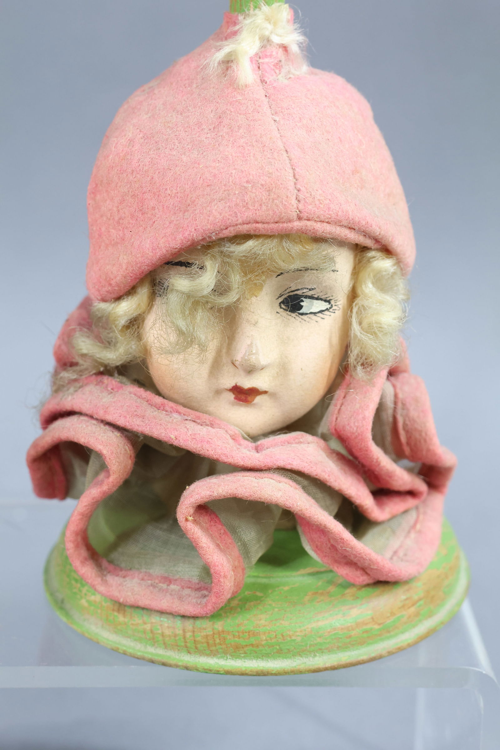 HOLIDAY/NOVELTIES. - 8