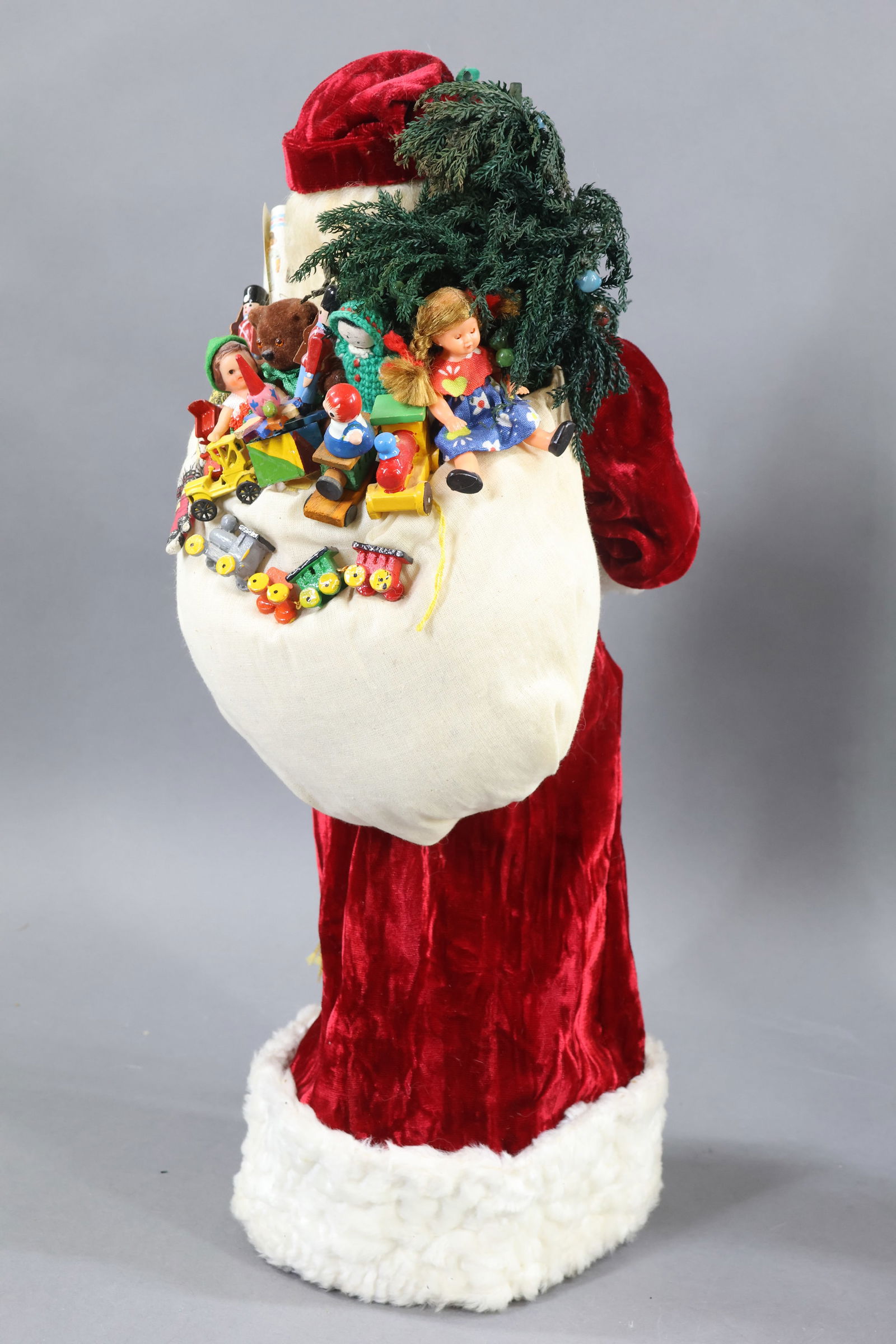 HOLIDAY/NOVELTIES. - 9