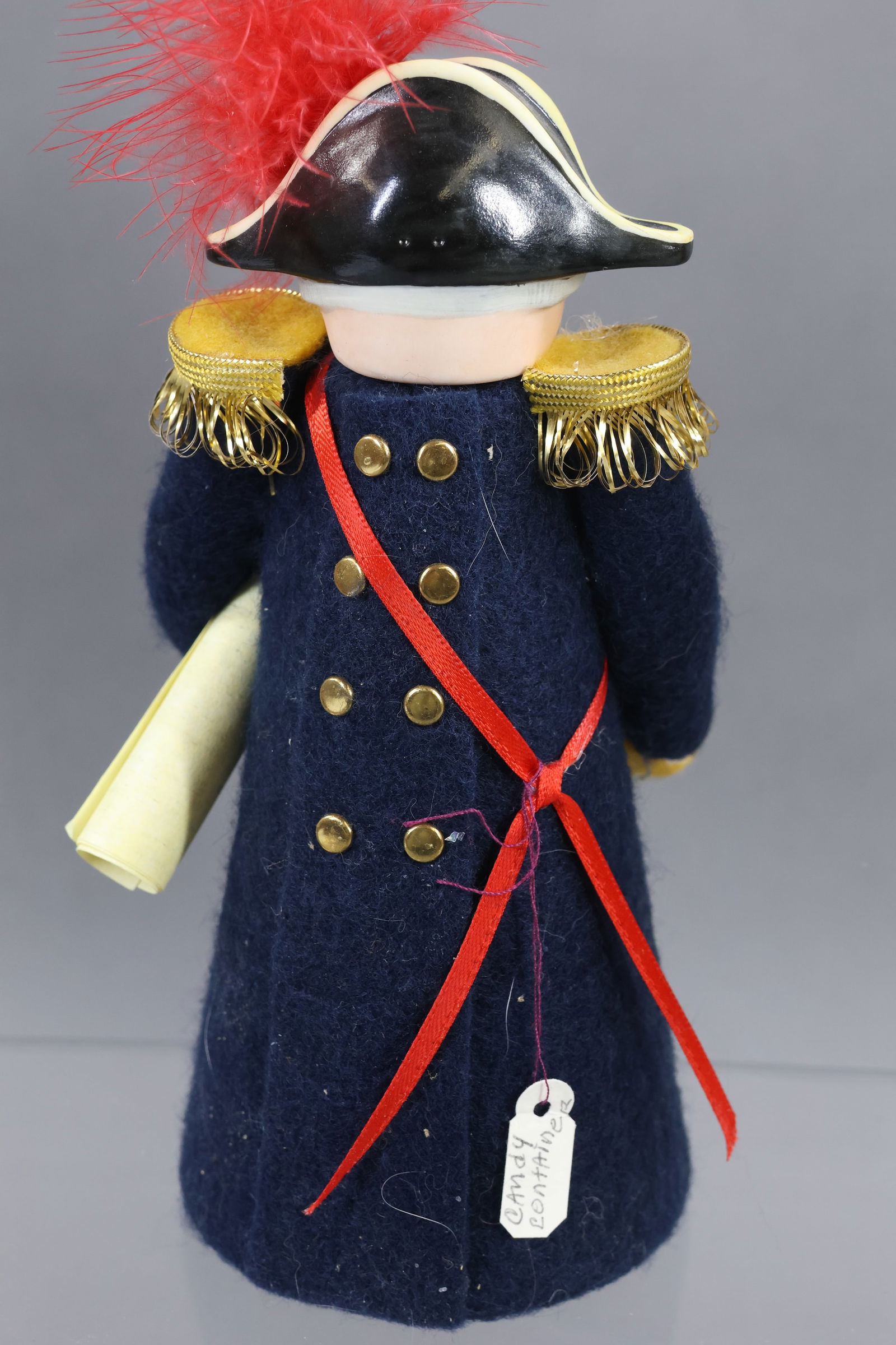 HOLIDAY/NOVELTIES. - 12