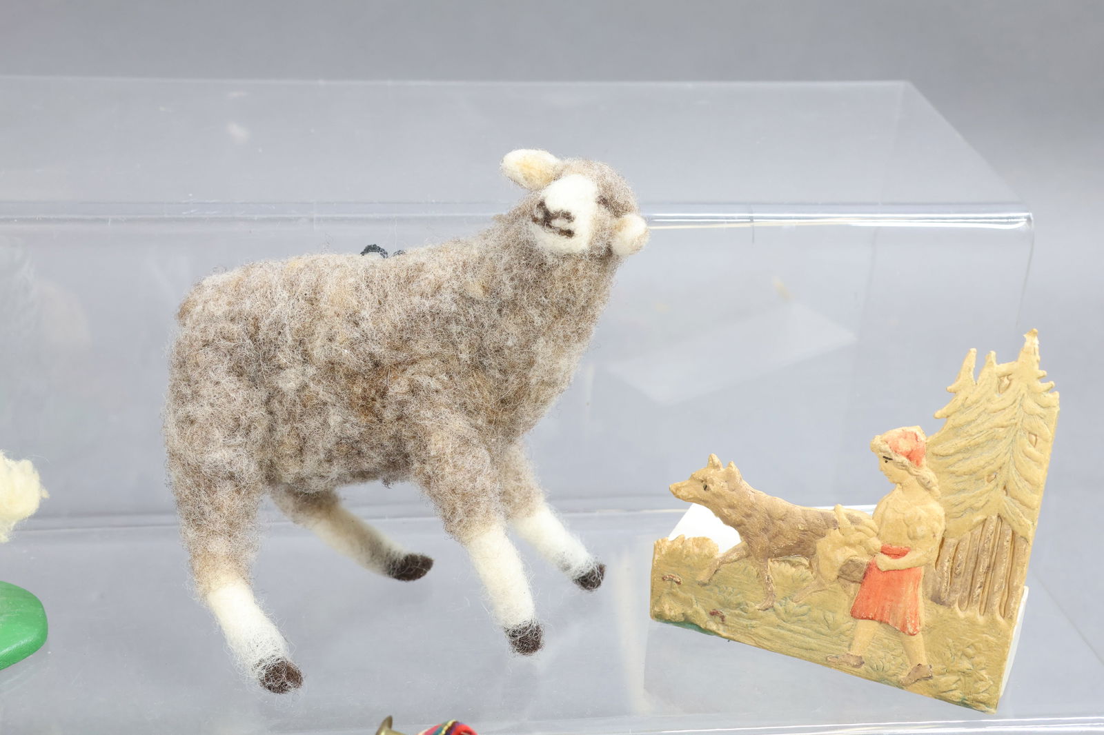 HOLIDAY/NOVELTIES. - 10