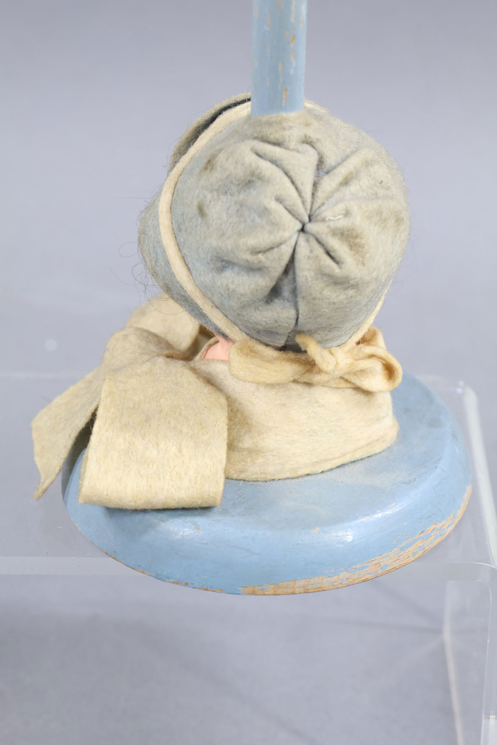 HOLIDAY/NOVELTIES. - 9