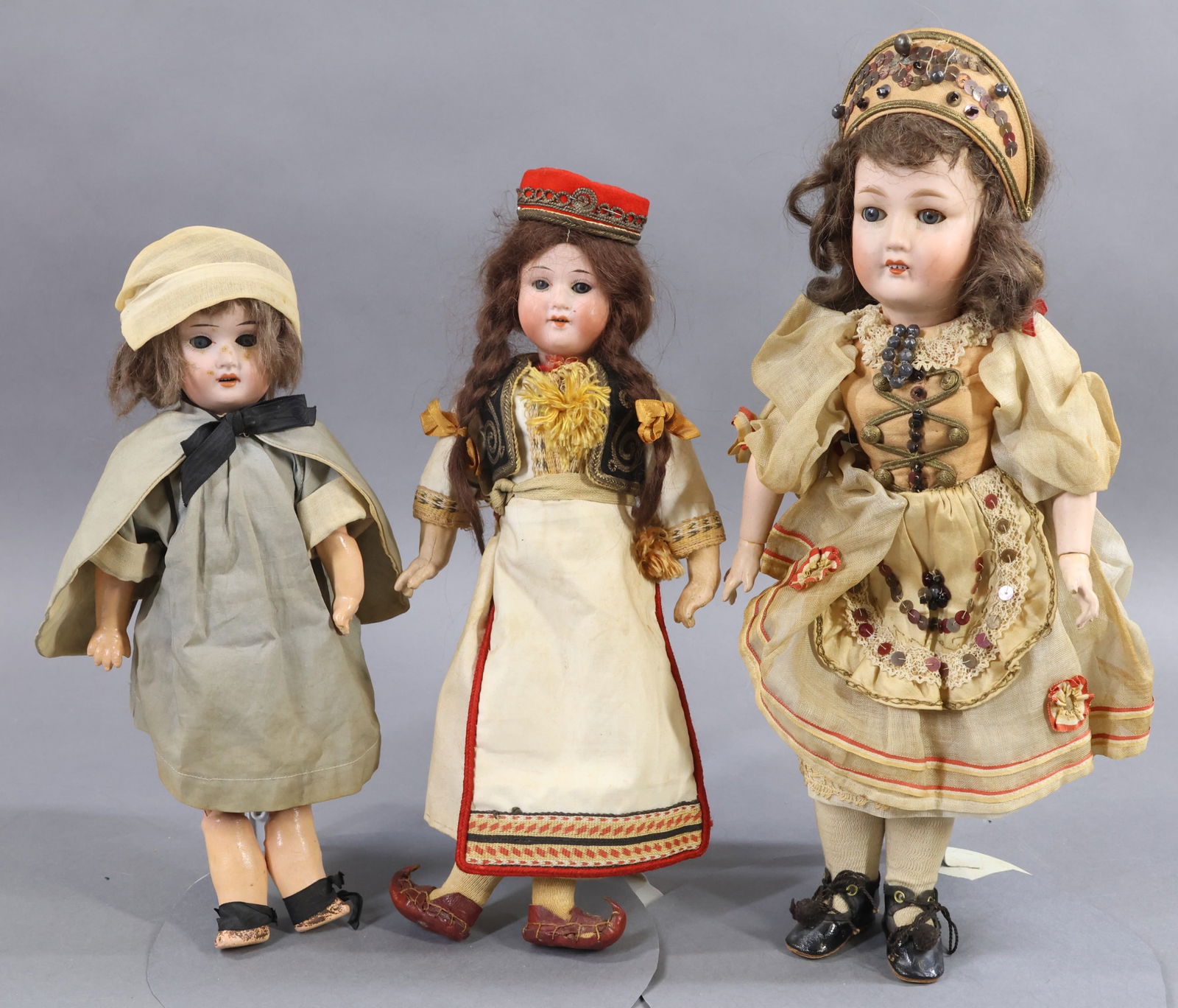 GERMAN BISQUE DOLLS. (1 of 14)