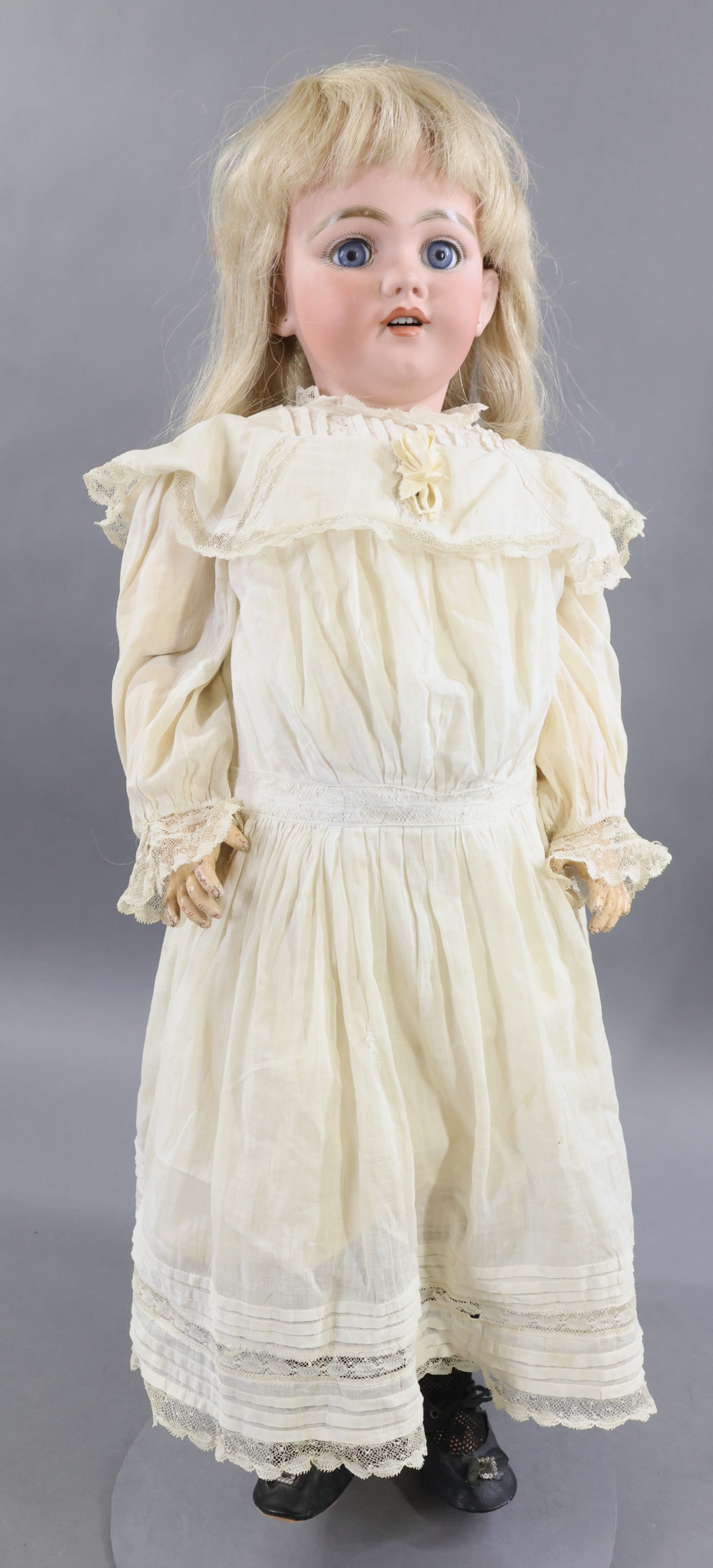 GERMAN BISQUE DOLLS. (1 of 6)