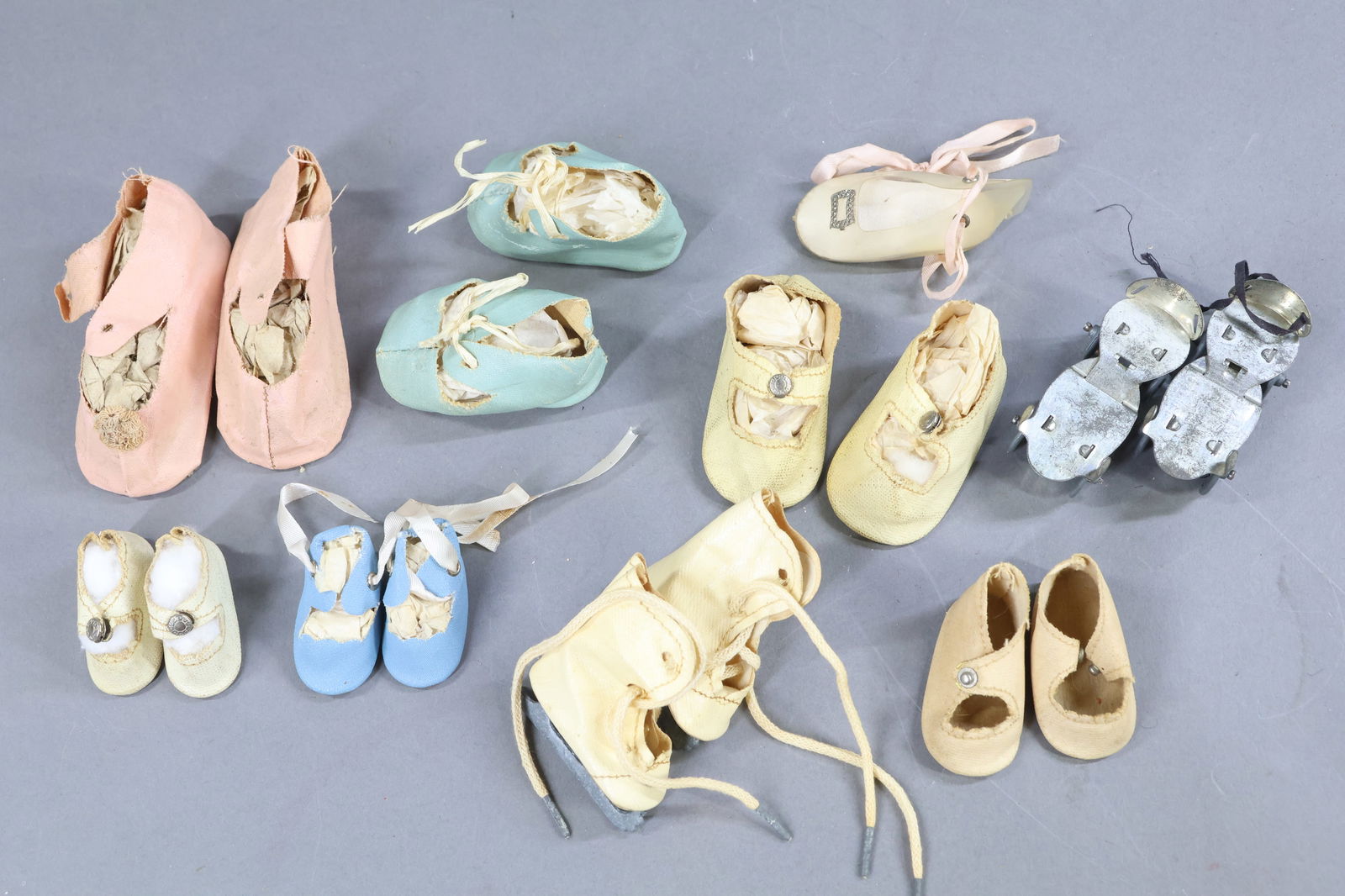 COMPOSITION DOLLS. - 13