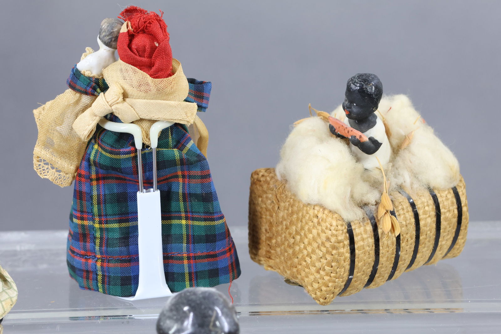 BLACK DOLLS/FIGURINES. - 12