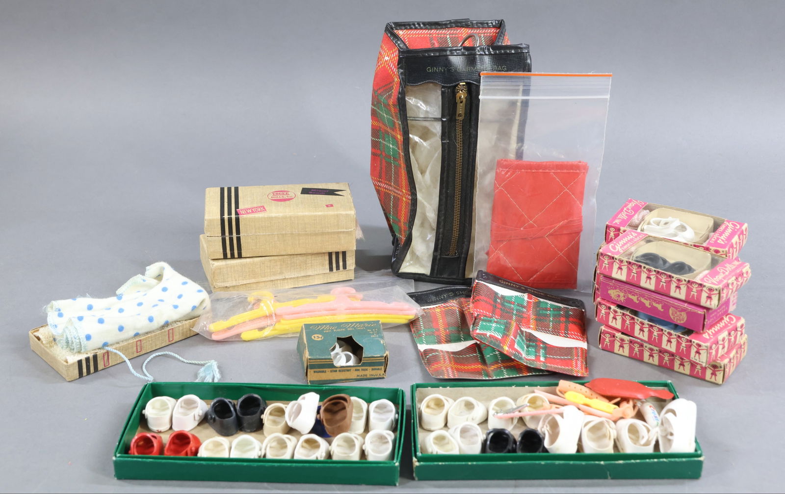 1940's-1960's DOLL ACCESSORIES. (1 of 7)