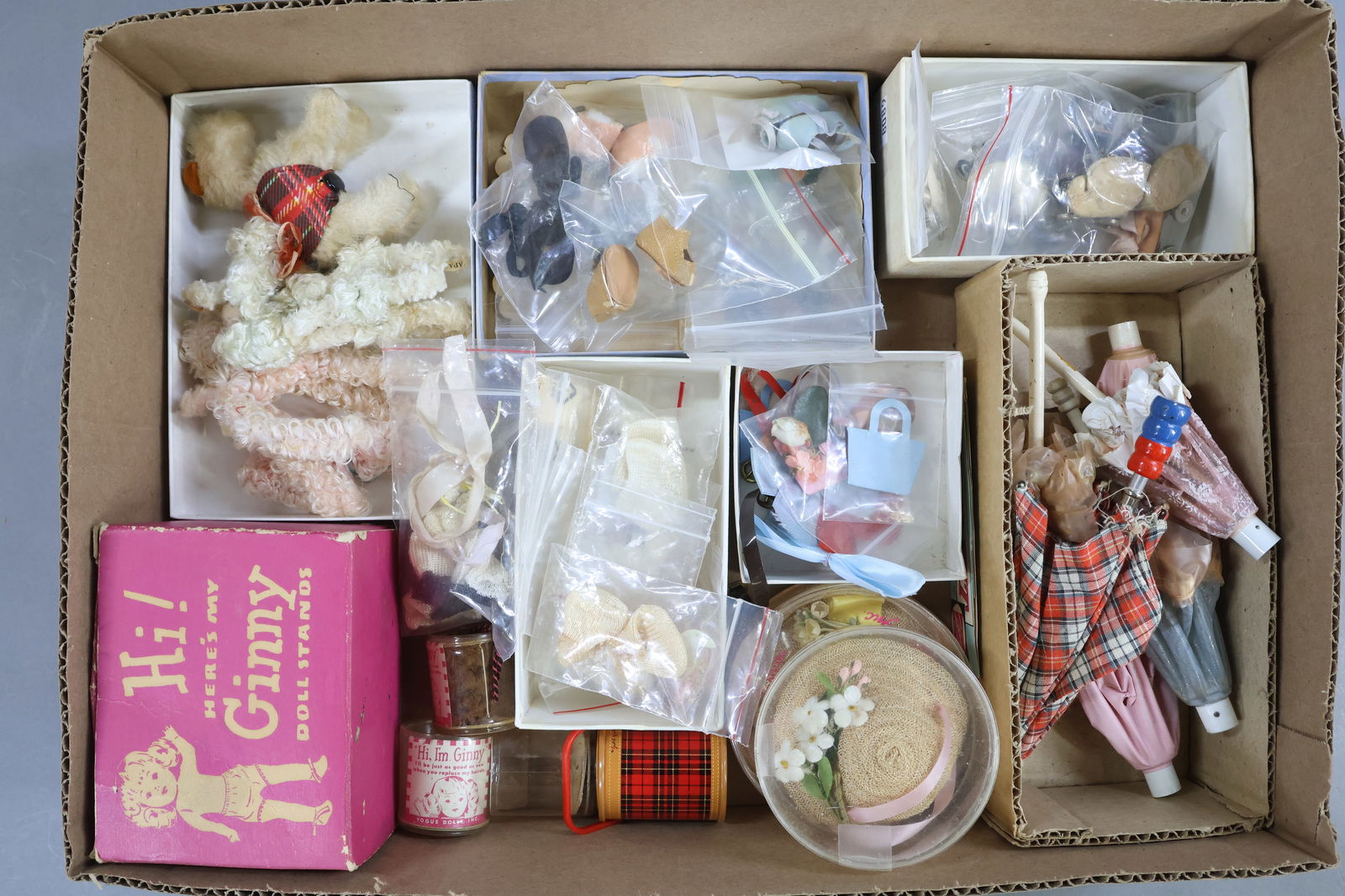 1940's-1960's DOLL ACCESSORIES. (1 of 6)