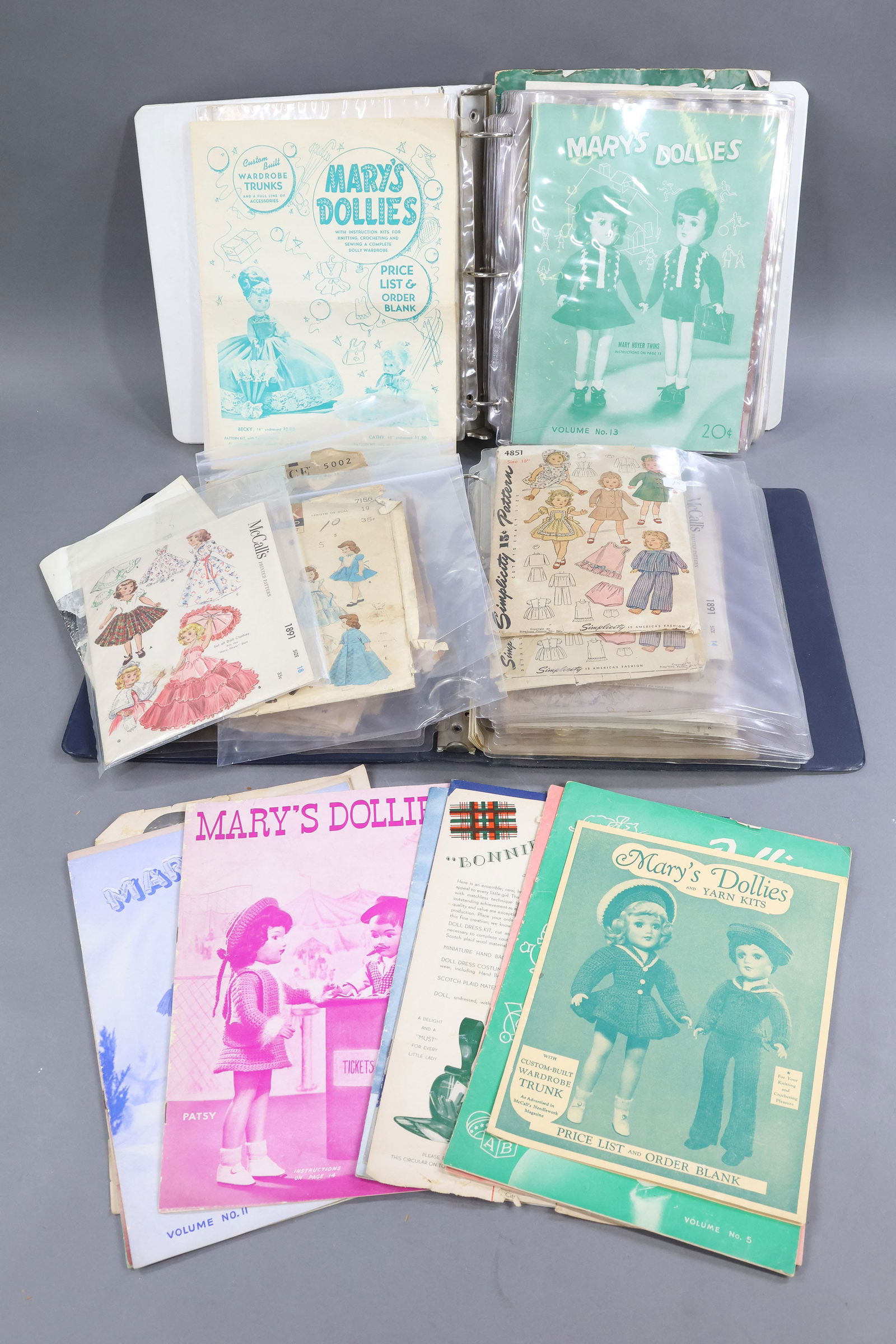 1940's-1960's DOLL ACCESSORIES. (1 of 6)