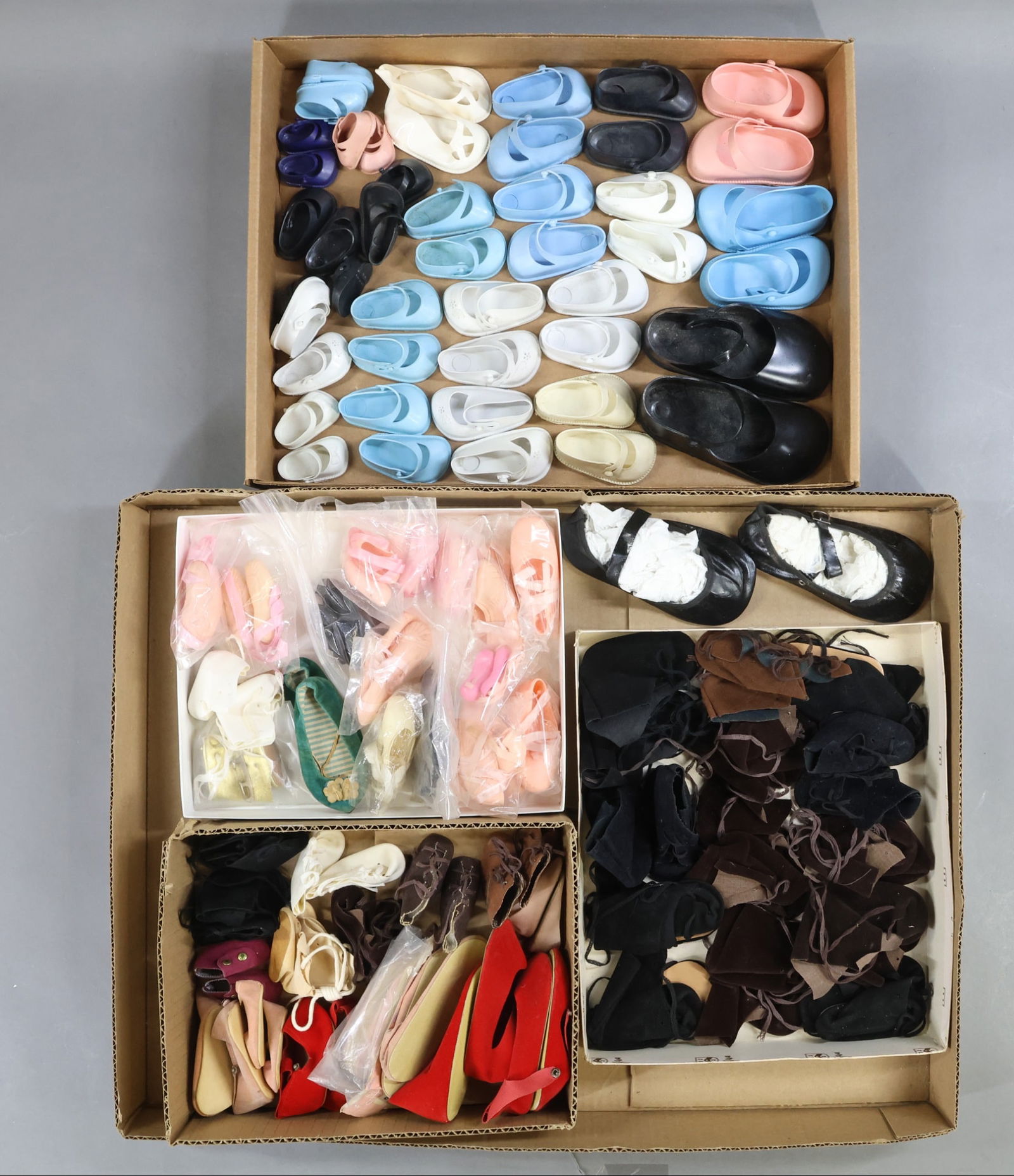 1940's-1960's DOLL ACCESSORIES.: LOT of shoes. (22) Prs. vinyl shoes: Fairyland, Cinderella. 1 1/2" - 5 1/2". Various colors. (20) Prs. of suede boots - 1 3/4" - 3", various colors. (9) Prs. of suede shoes - 2" - 4 1/4", various