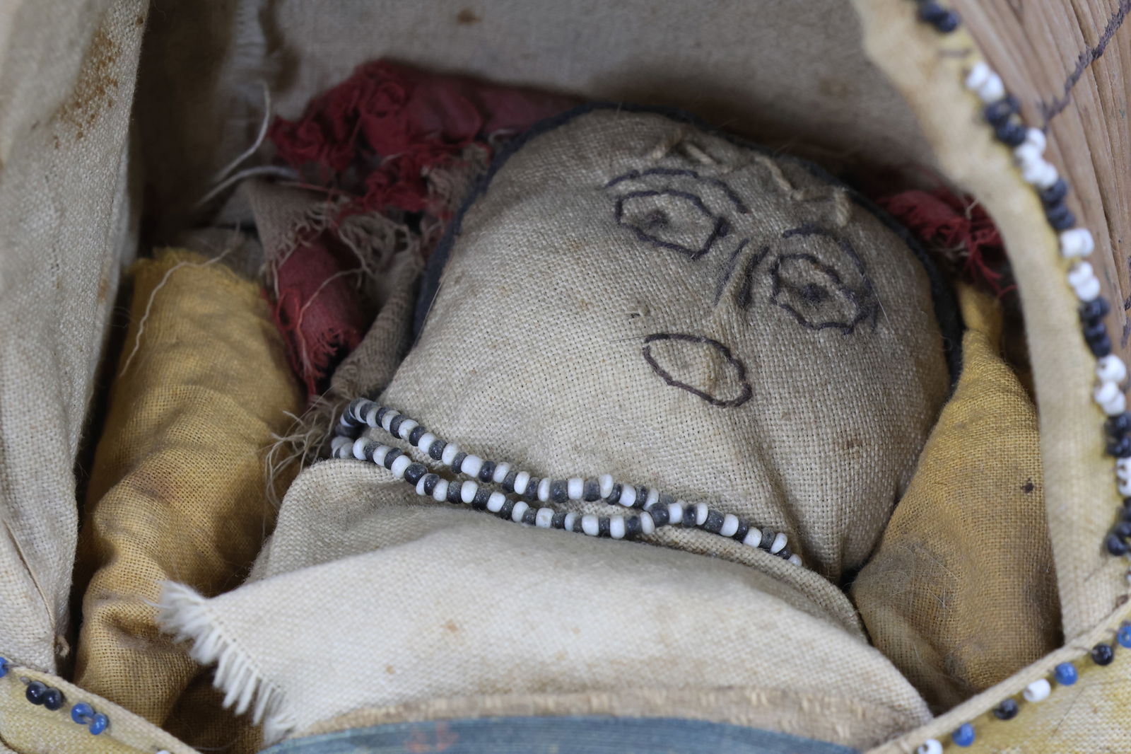 NATIVE AMERICAN DOLLS. - 4