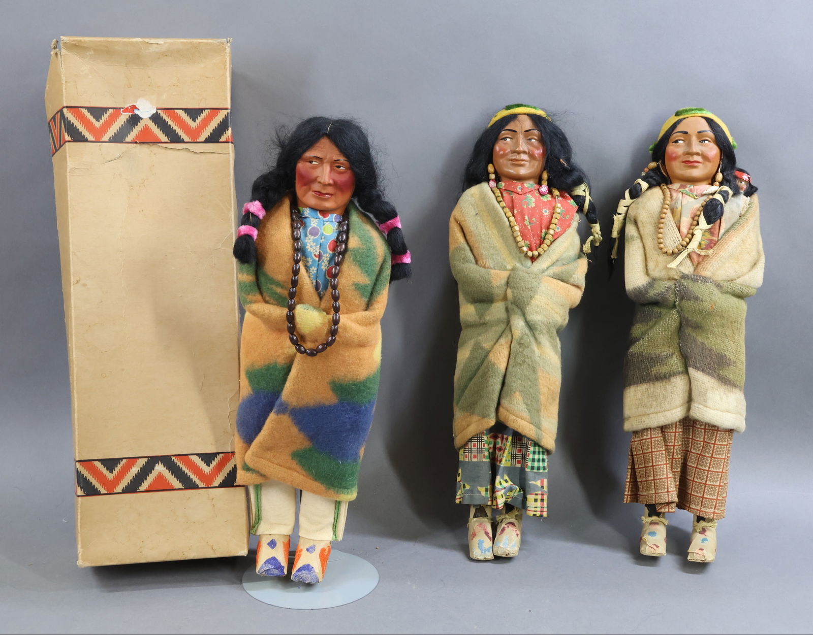 NATIVE AMERICAN DOLLS. (1 of 15)