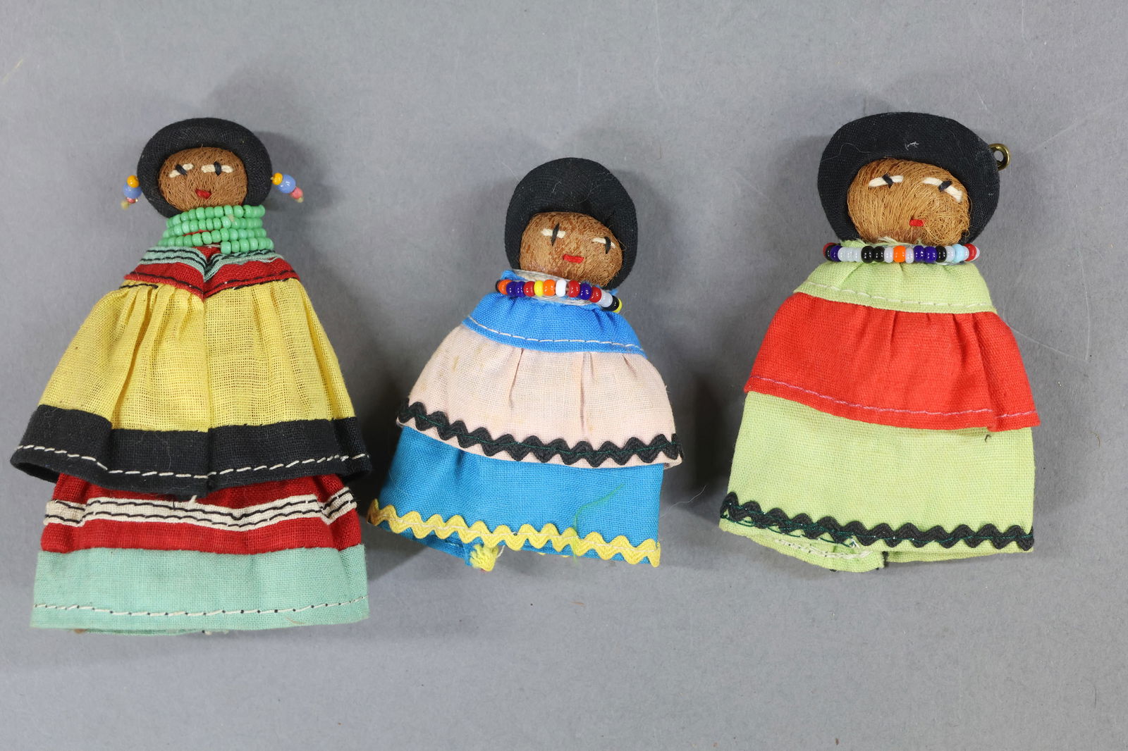 NATIVE AMERICAN DOLLS. - 2