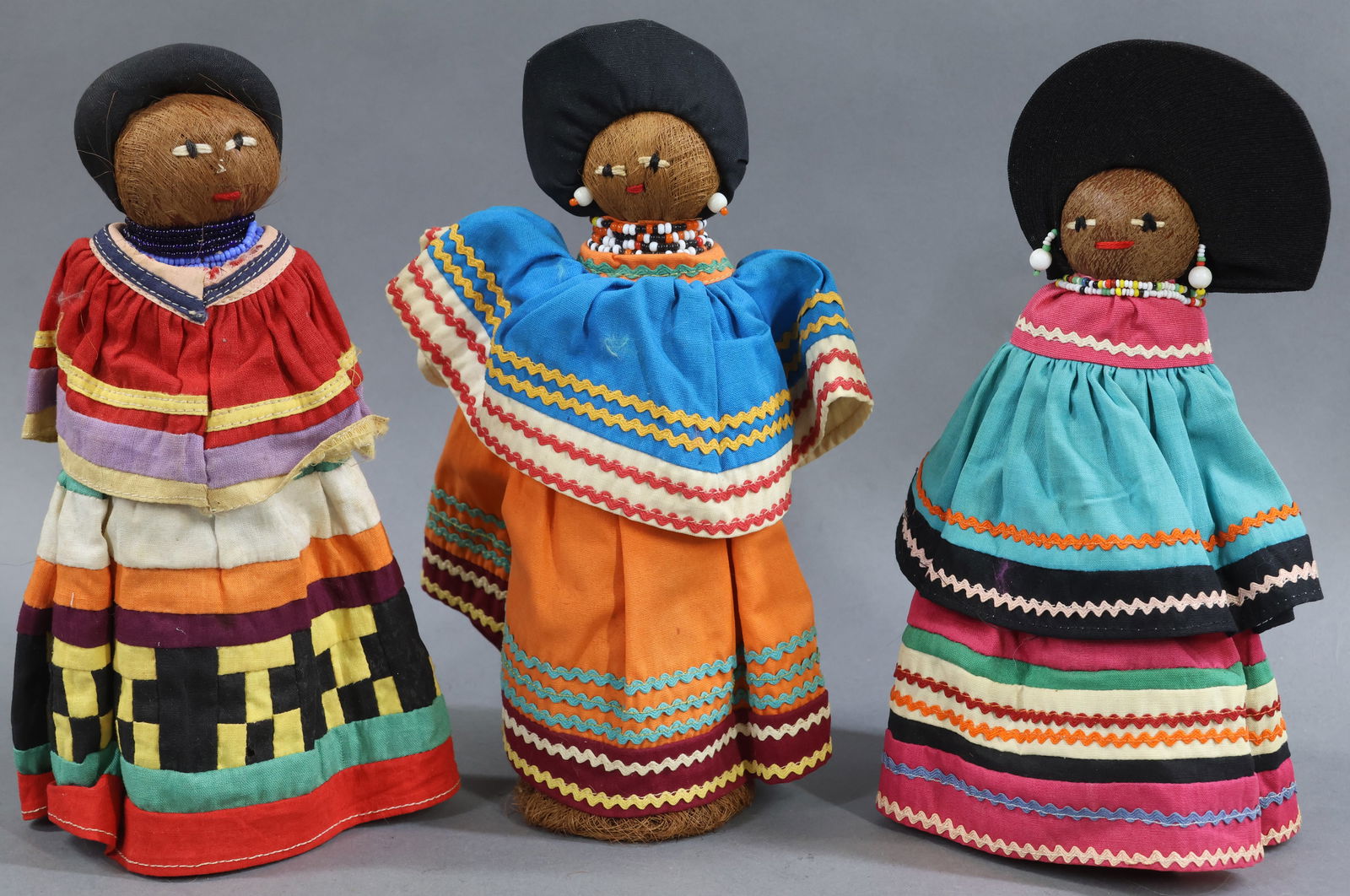 NATIVE AMERICAN DOLLS. - 7