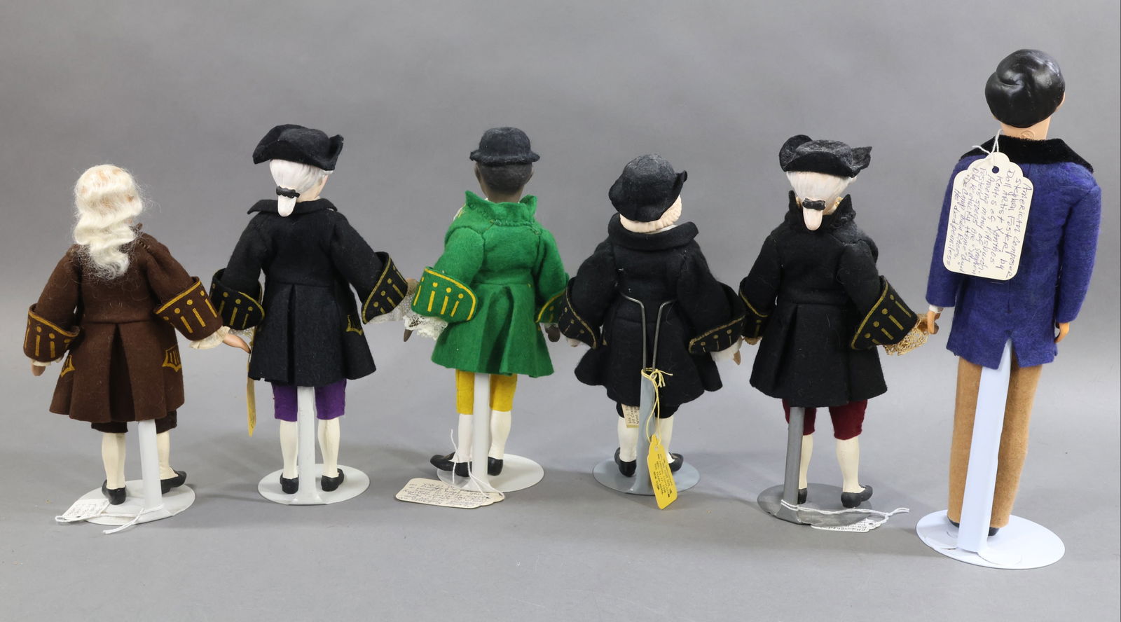CONTEMPORARY/UFDC DOLLS. - 2