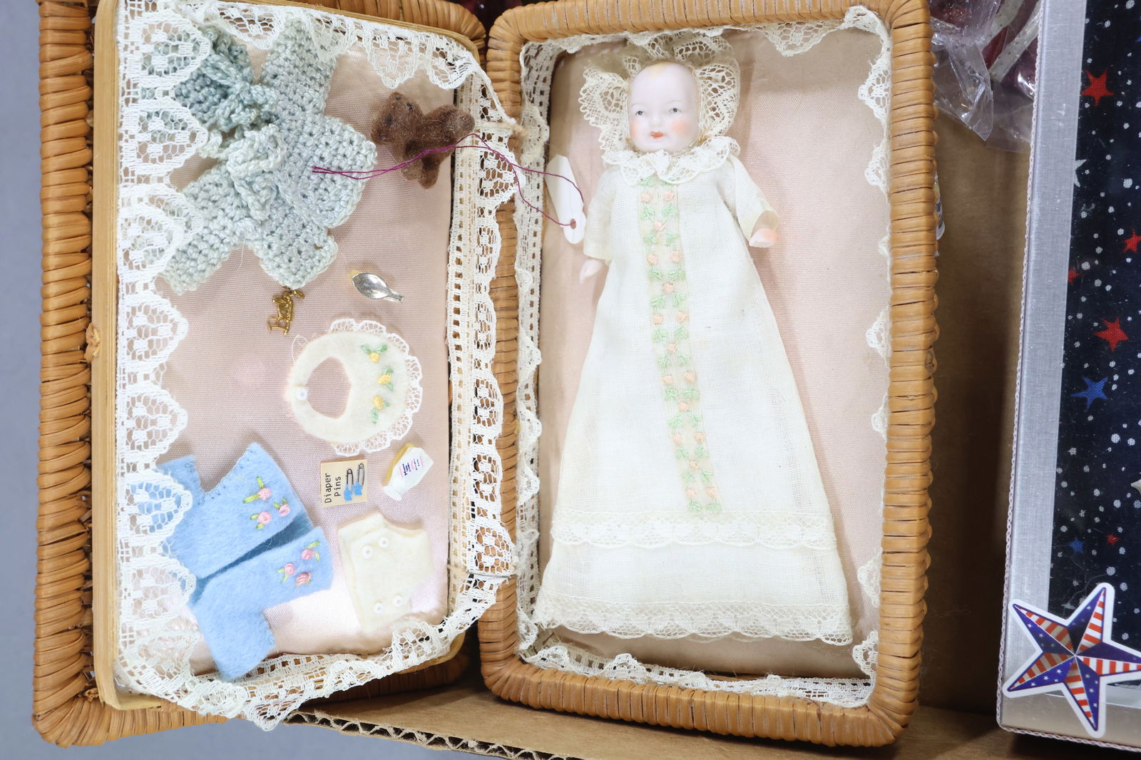 CONTEMPORARY/UFDC DOLLS. - 2