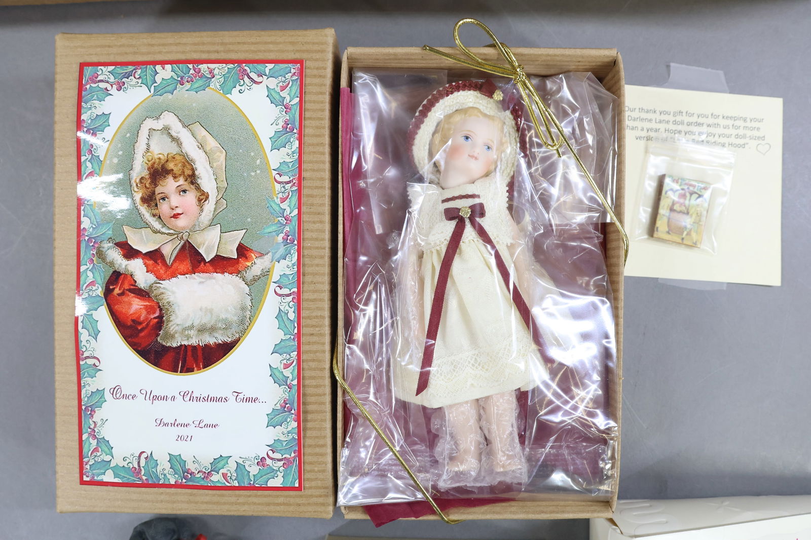 CONTEMPORARY/UFDC DOLLS. - 4