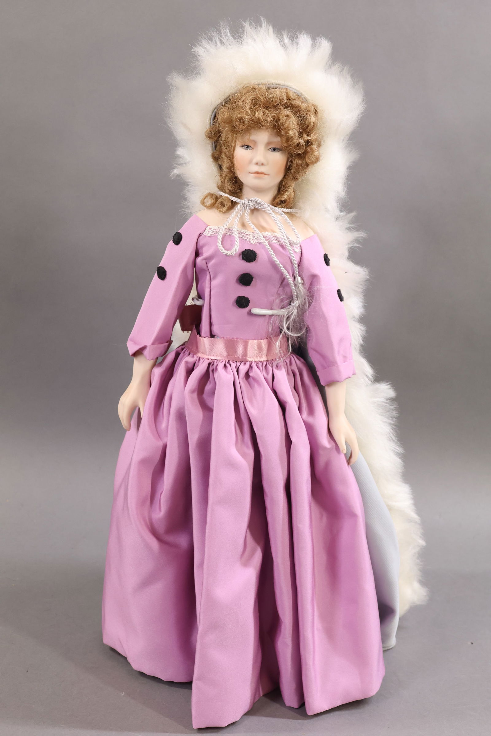 CONTEMPORARY/UFDC DOLLS. - 9
