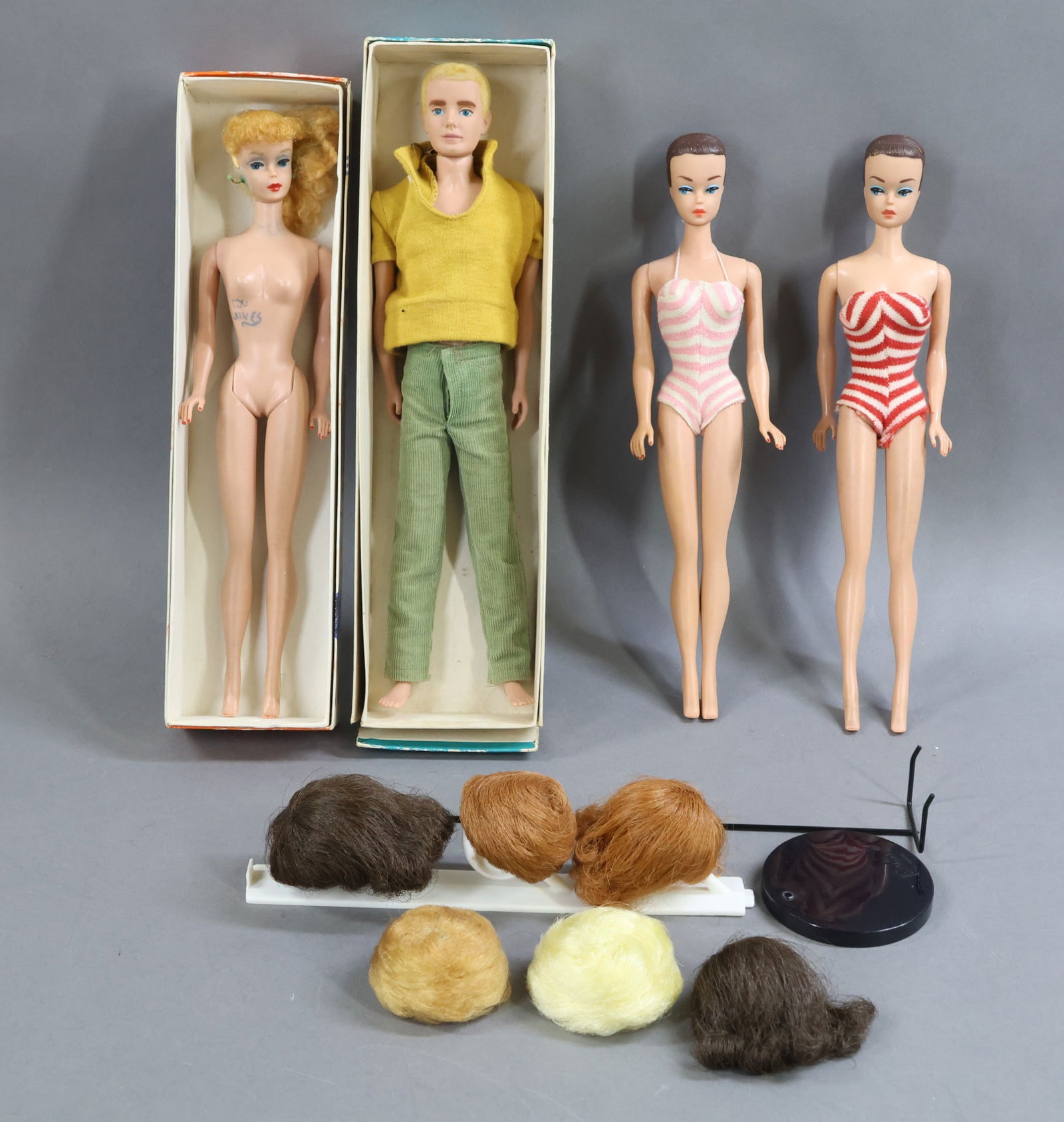 VINTAGE BARBIE/FAMILY. (1 of 17)