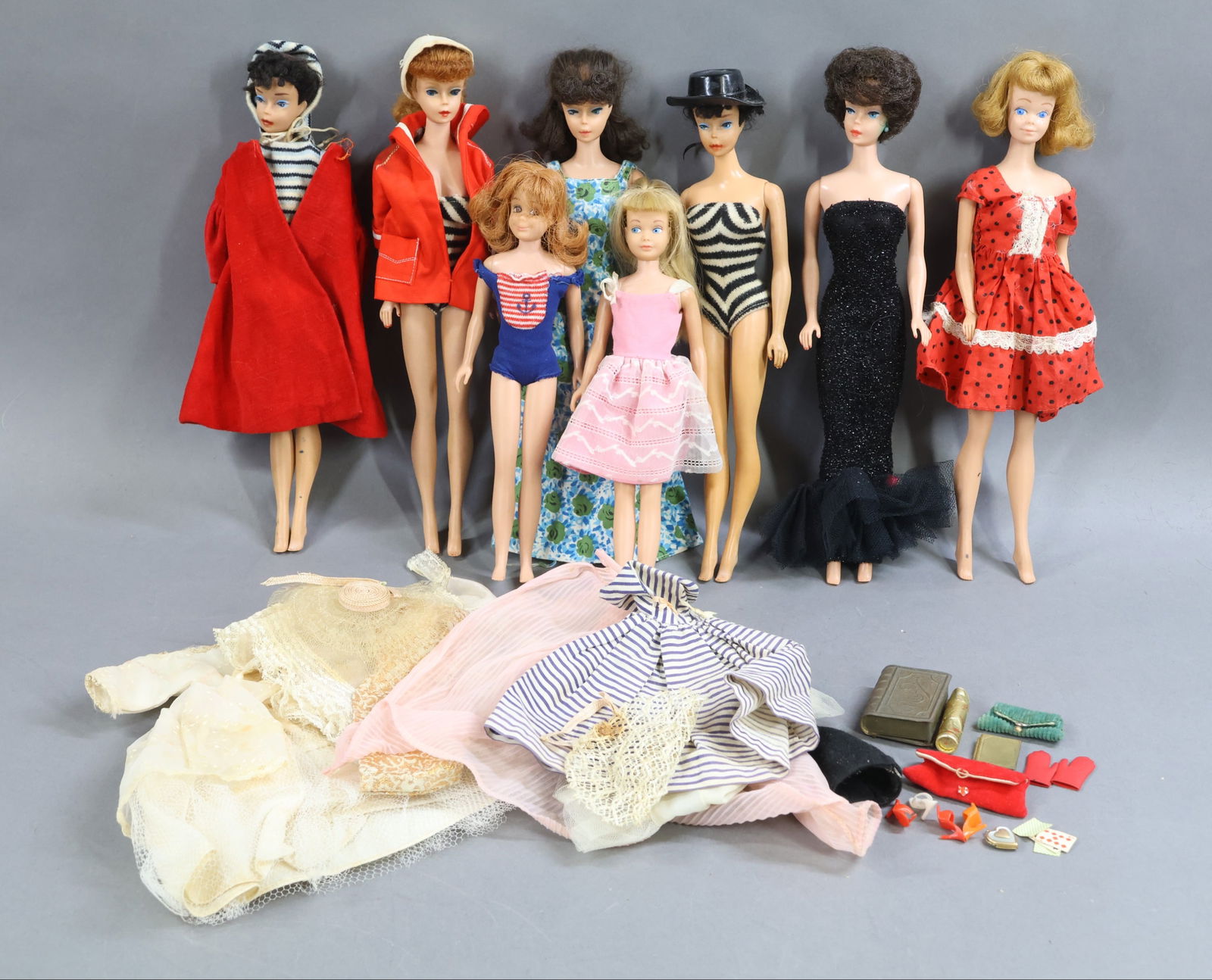 VINTAGE BARBIE/FAMILY. (1 of 16)
