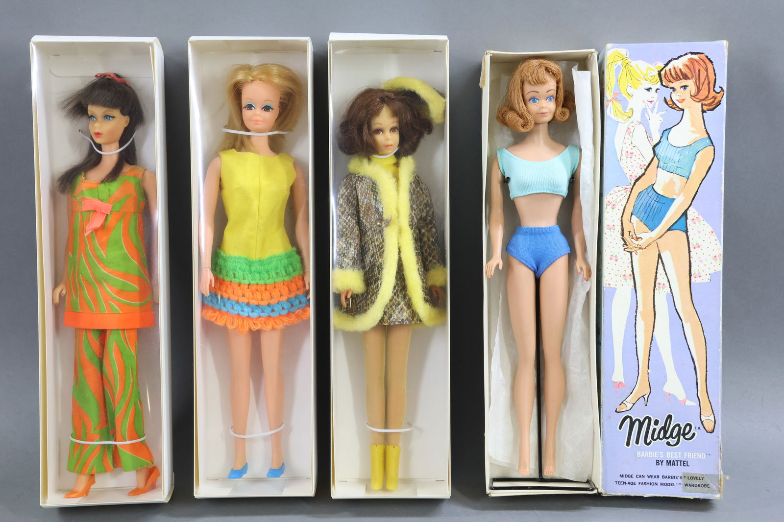 VINTAGE BARBIE/FAMILY. (1 of 8)
