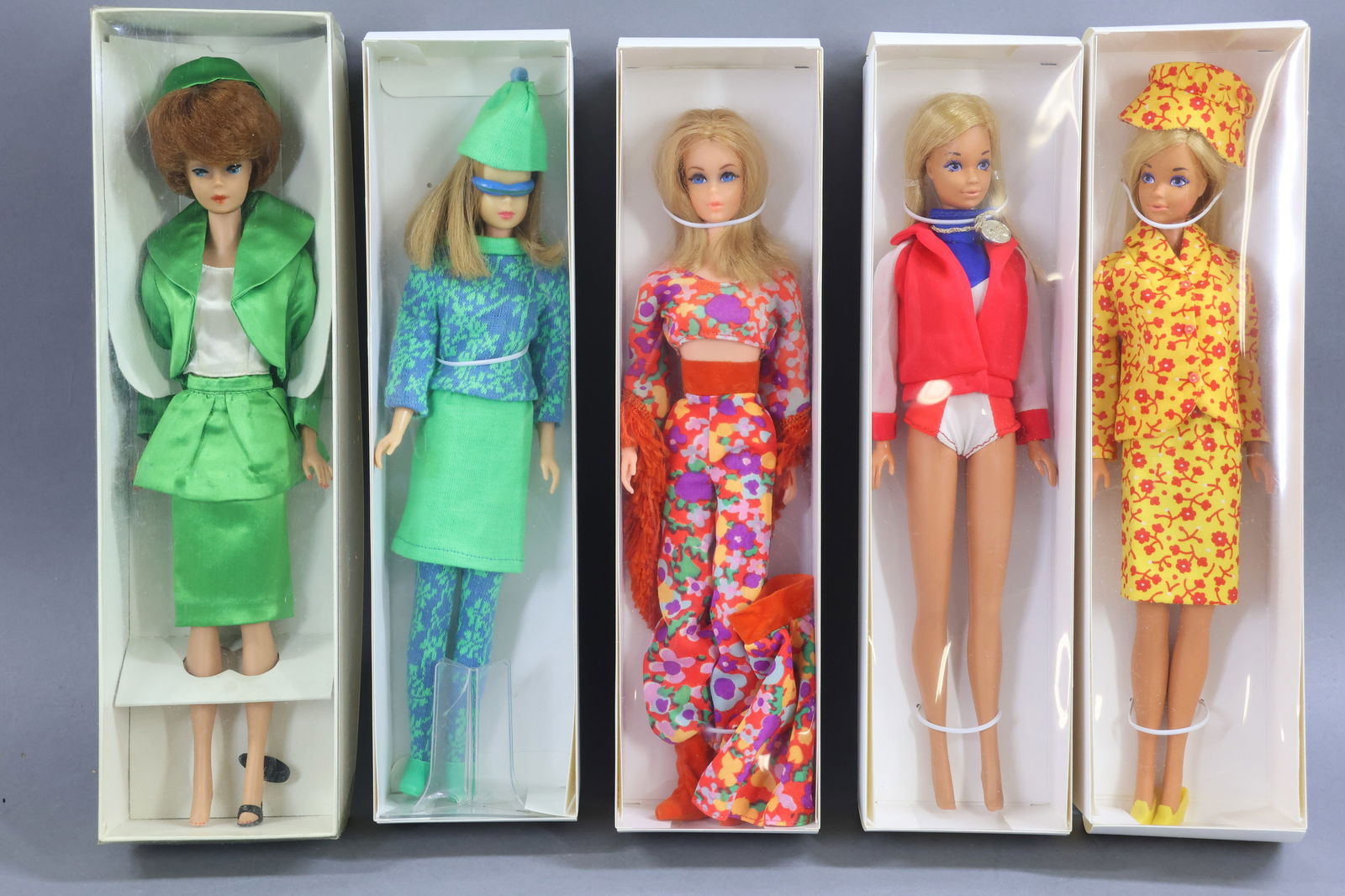 VINTAGE BARBIE/FAMILY. (1 of 6)