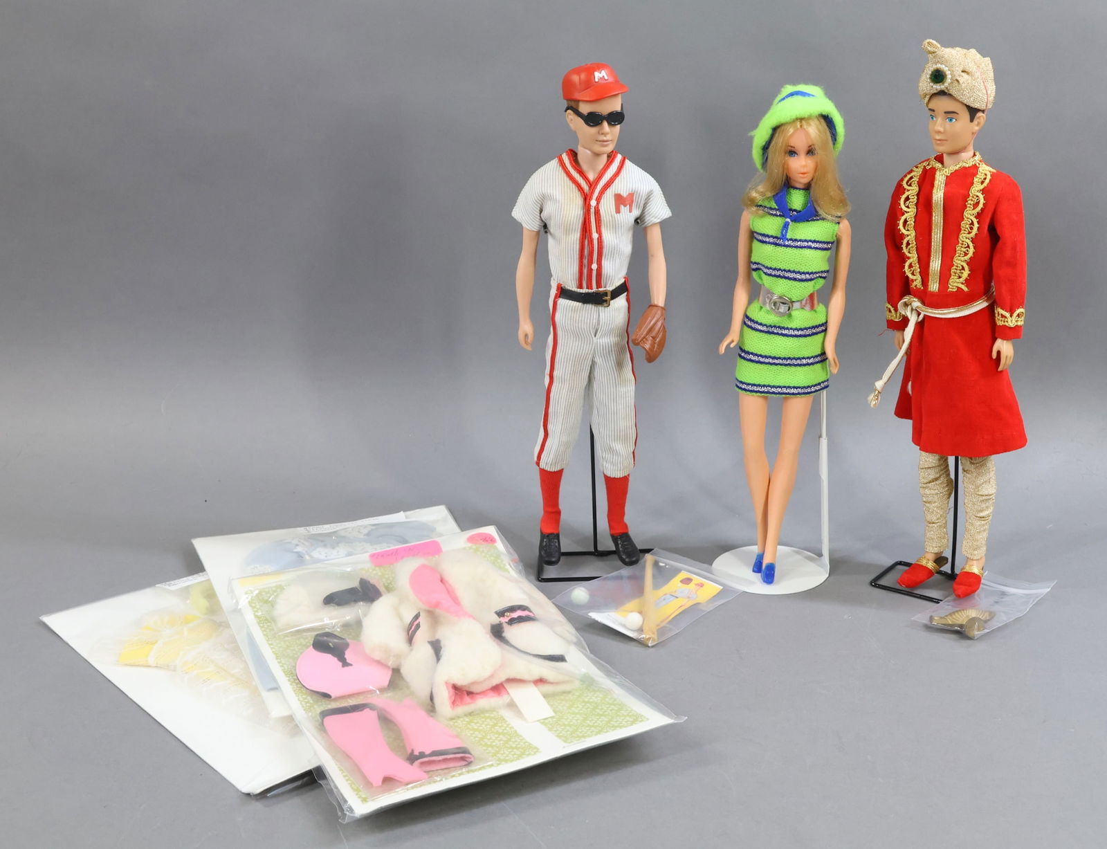 VINTAGE BARBIE/FAMILY. (1 of 12)