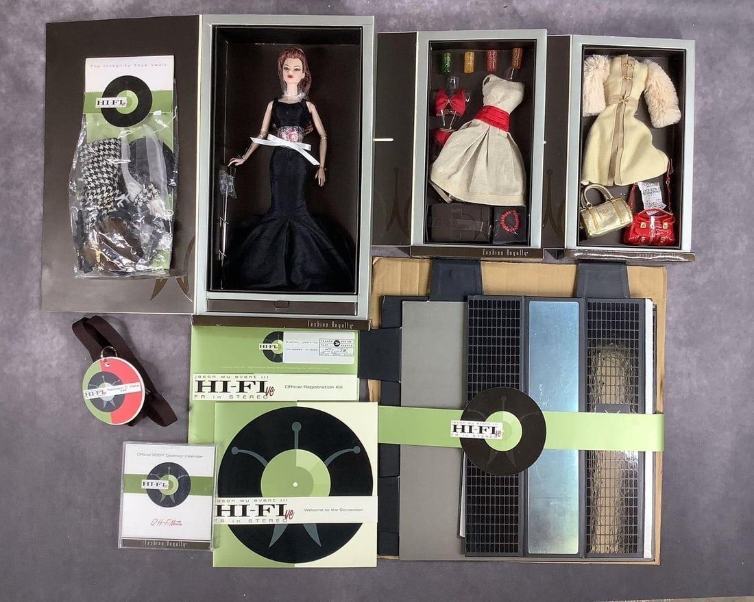 JASON WU.: LOT of HI-FIVE. Jason Wu Event 111 HI-FIVE FR in Stereo, 2006 Convention, Baltimore, MD. Ltd. Ed. to 500 #91143 Beauty Shot Display Room Fashion Royalty. MIB NRFB Event Doll. (2) MIB NRFB outfits