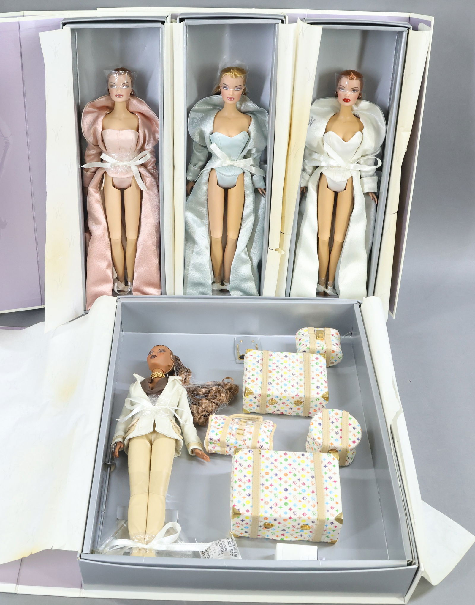 JASON WU.: LOT of (4) MIB NRFB dolls. Ultra Limited Edition. (3) ADELE & VERONIQUE. 2003 Fall/Winter - Mauve Absolue Close Ups "Morning Frost". Veronique Perrin. 2001-2002 Premiere Collection "Close-up Redhead"