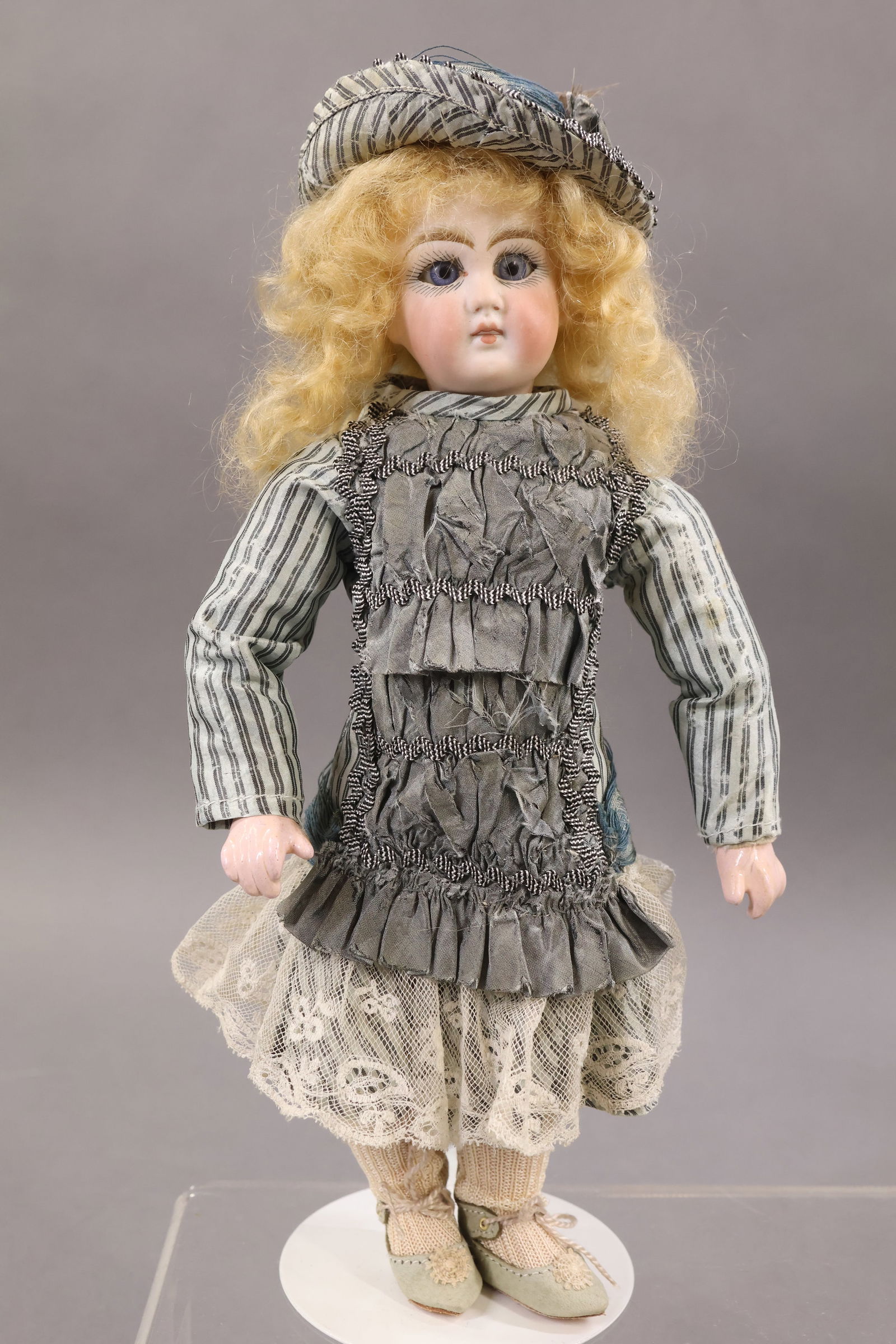 GERMAN/FRENCH BISQUE DOLLS. - 2