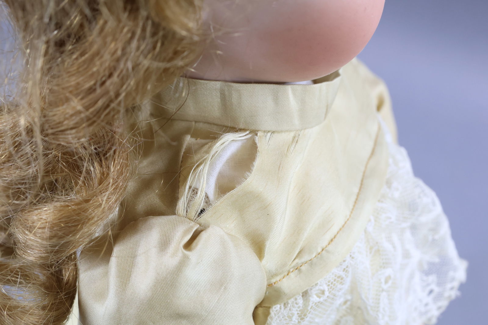 GERMAN/FRENCH BISQUE DOLLS. - 11