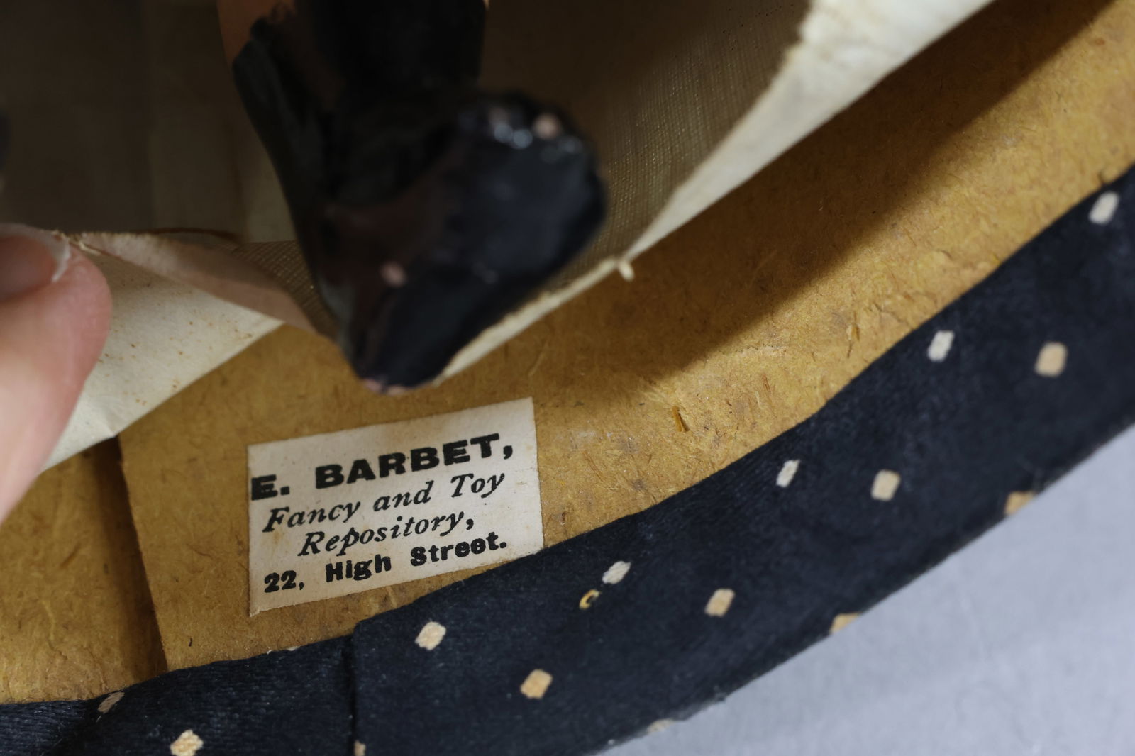 ANTIQUE PEDDLER. - 5