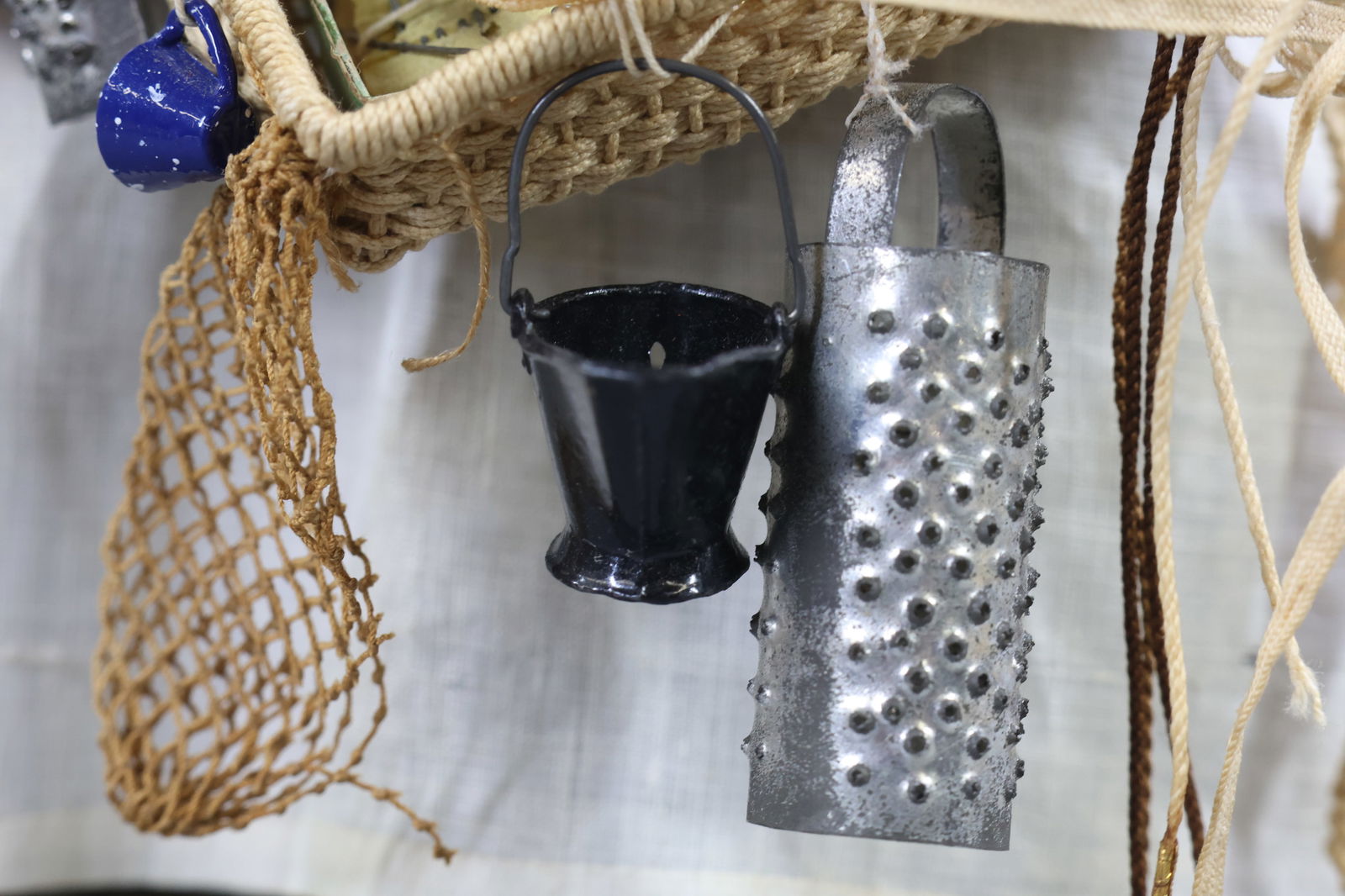 ANTIQUE PEDDLER. - 4