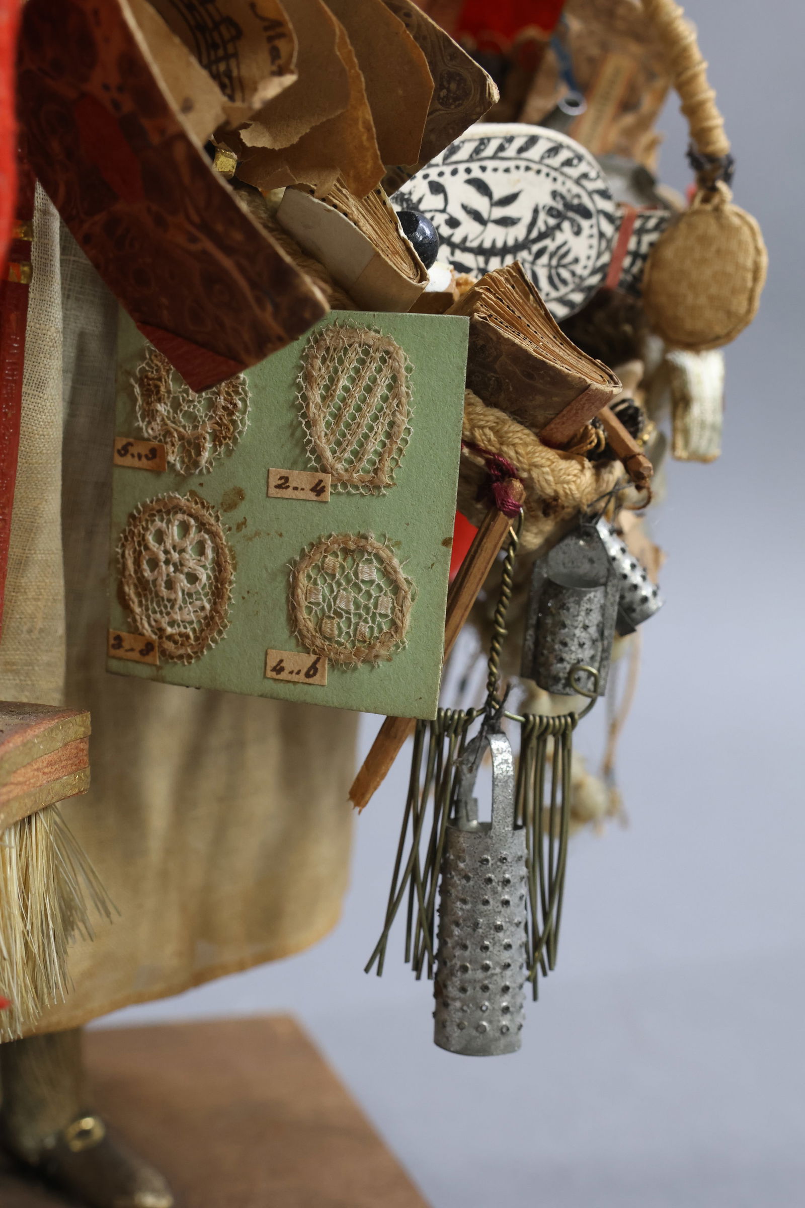 ANTIQUE PEDDLER. - 11