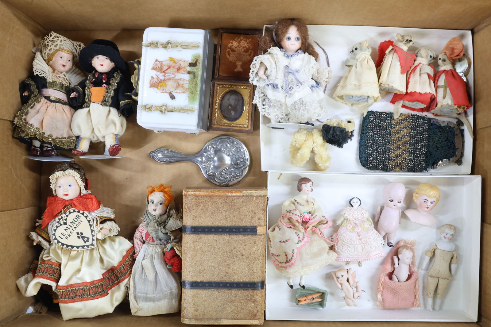 MINIATURES/DOLLS. (1 of 8)
