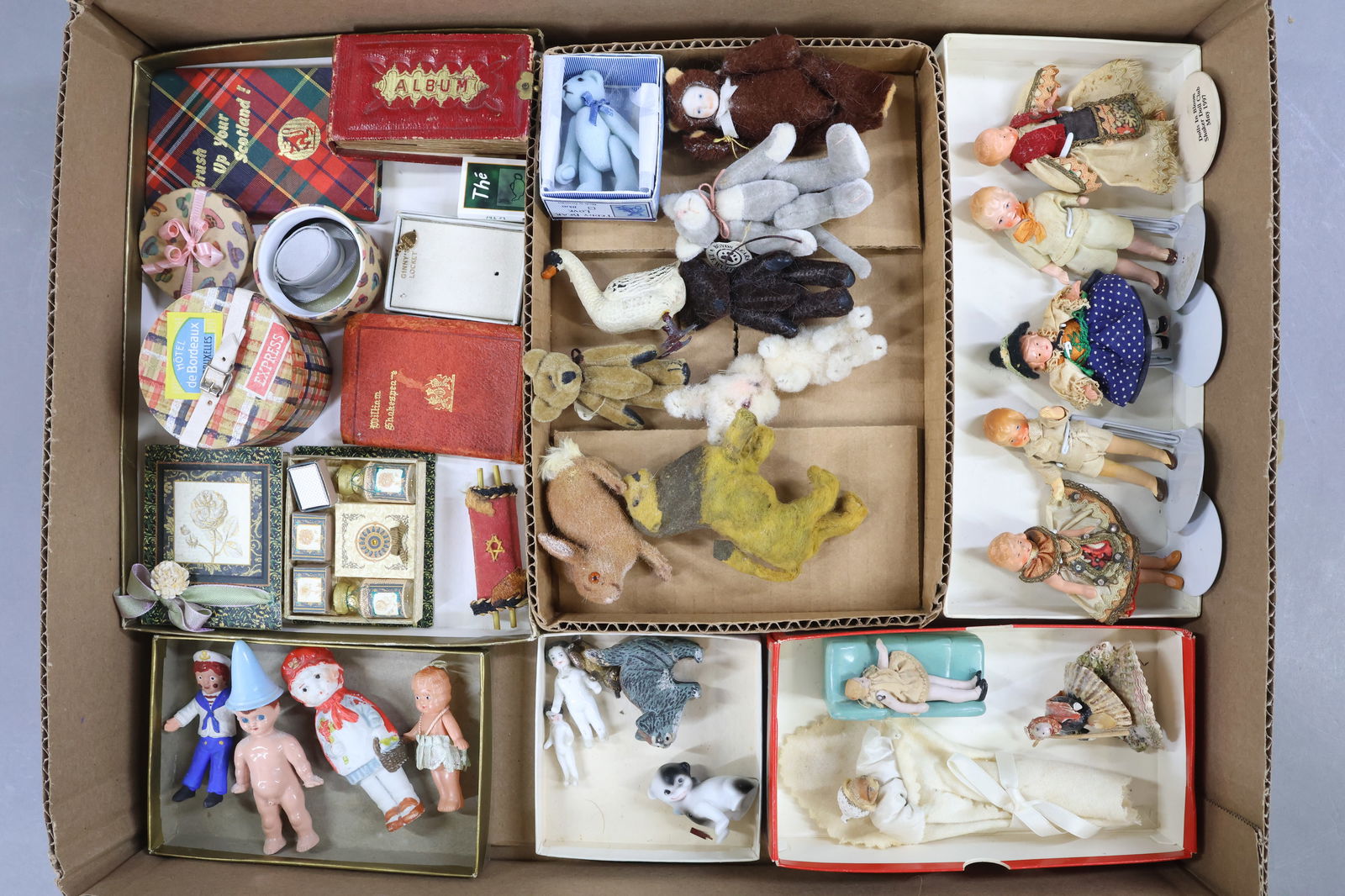 MINIATURES/DOLLS. (1 of 10)