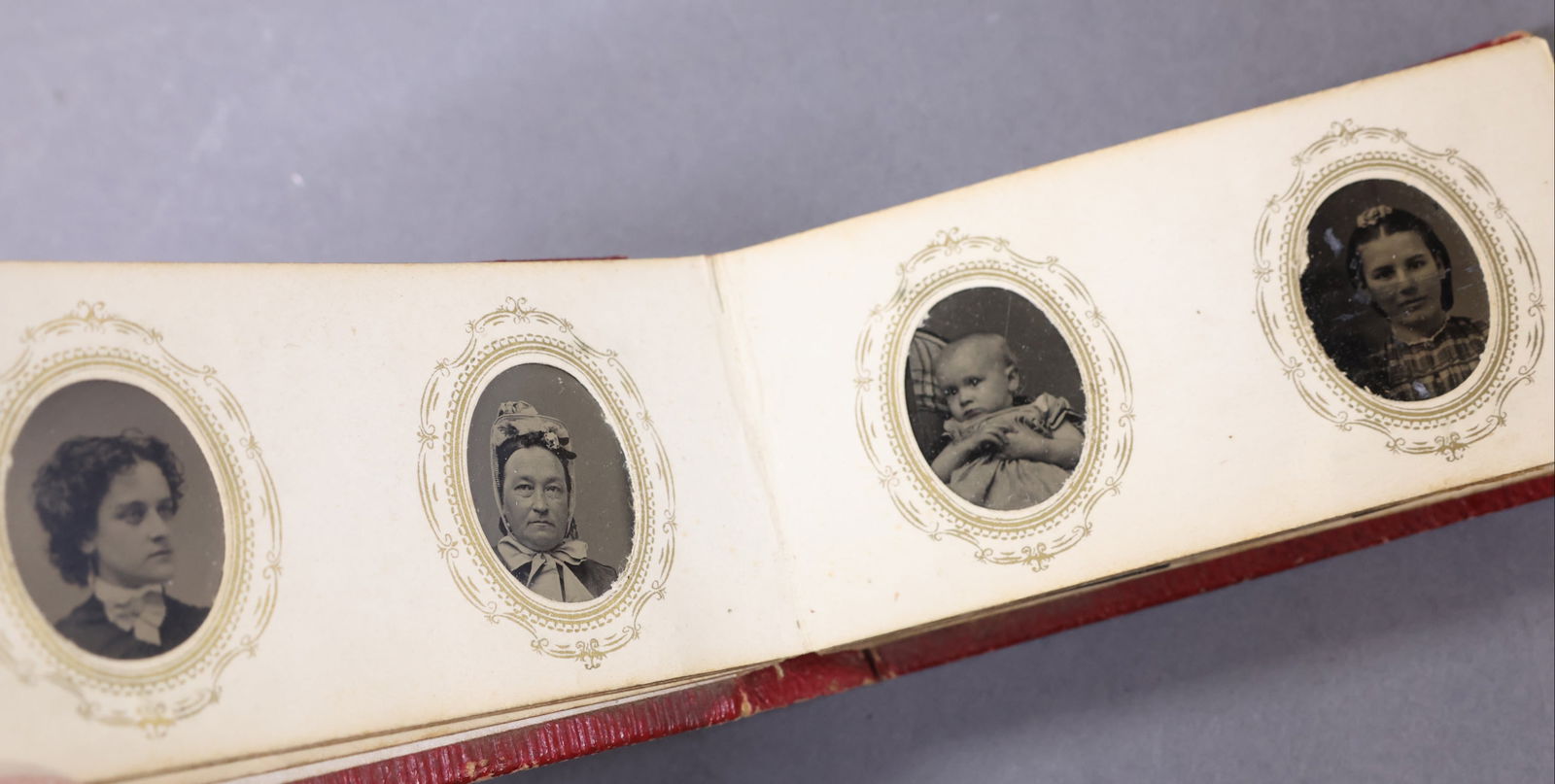 MINIATURES/DOLLS. - 6