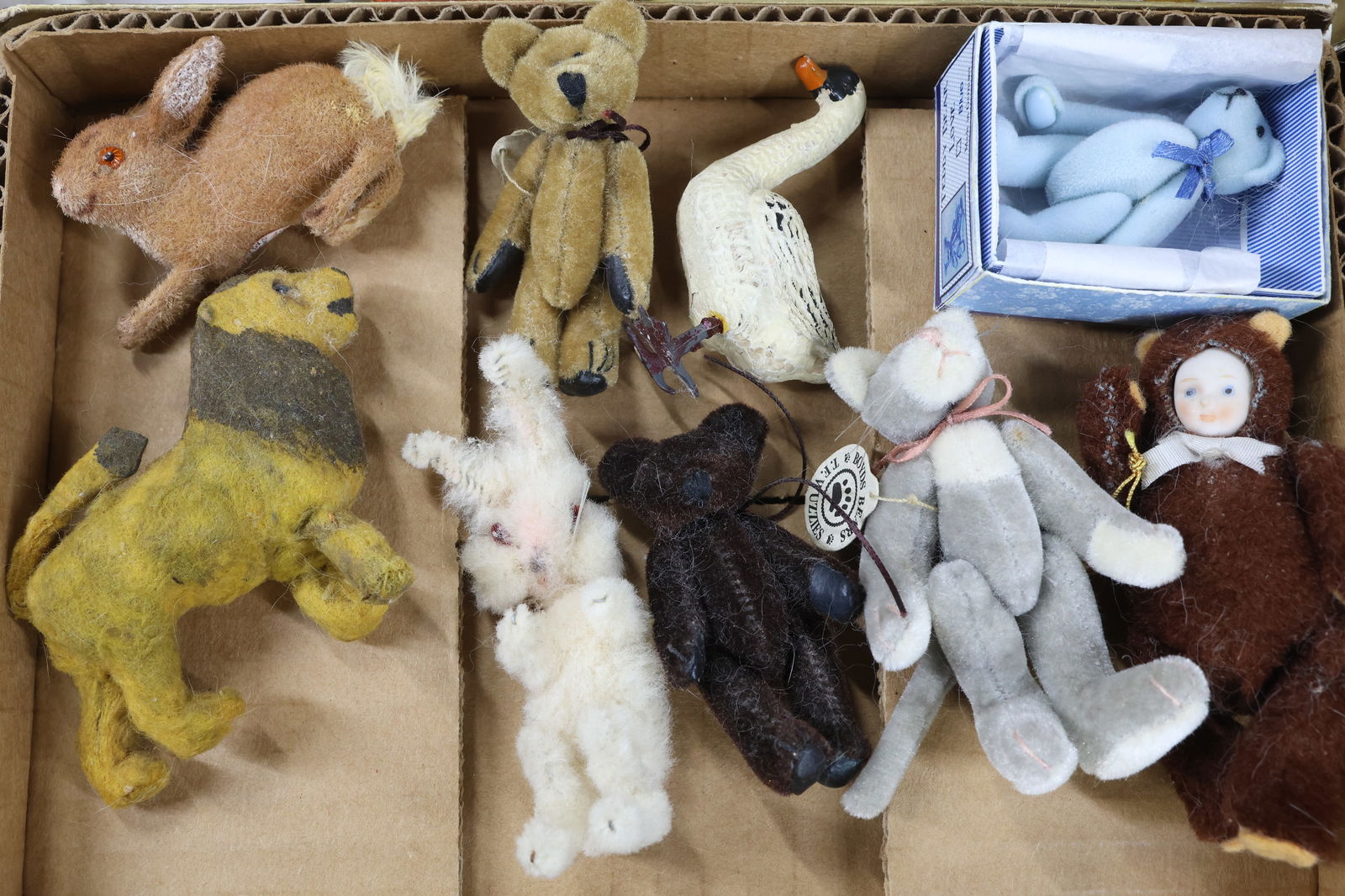 MINIATURES/DOLLS. - 8