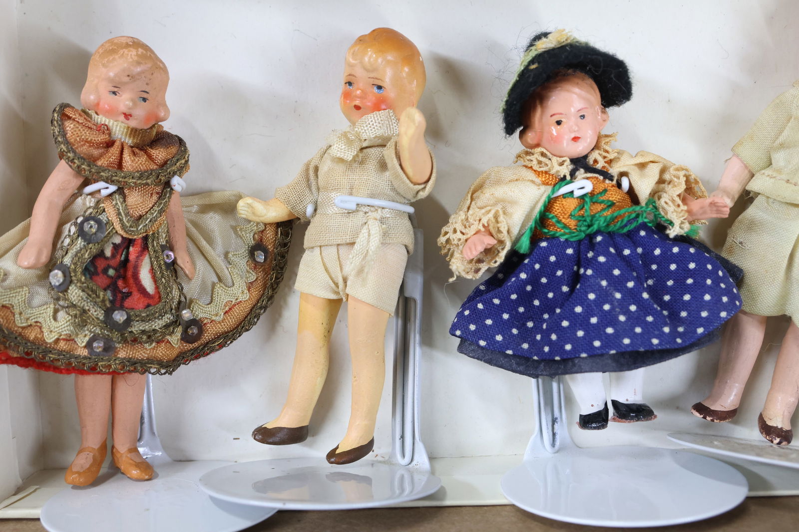 MINIATURES/DOLLS. - 9