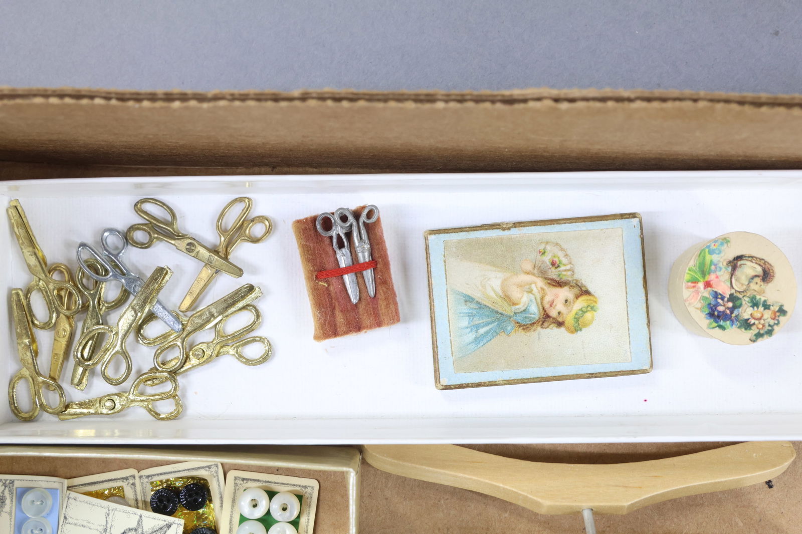 MINIATURES/DOLLS - 9