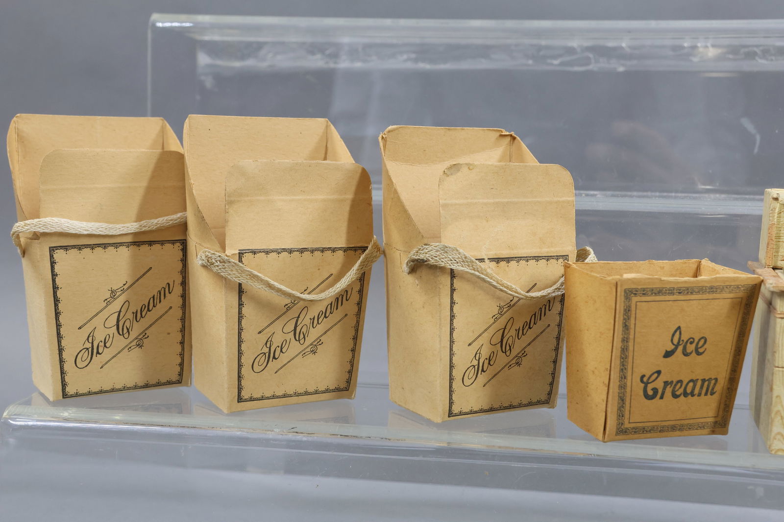 MINIATURES/DOLLS. - 8