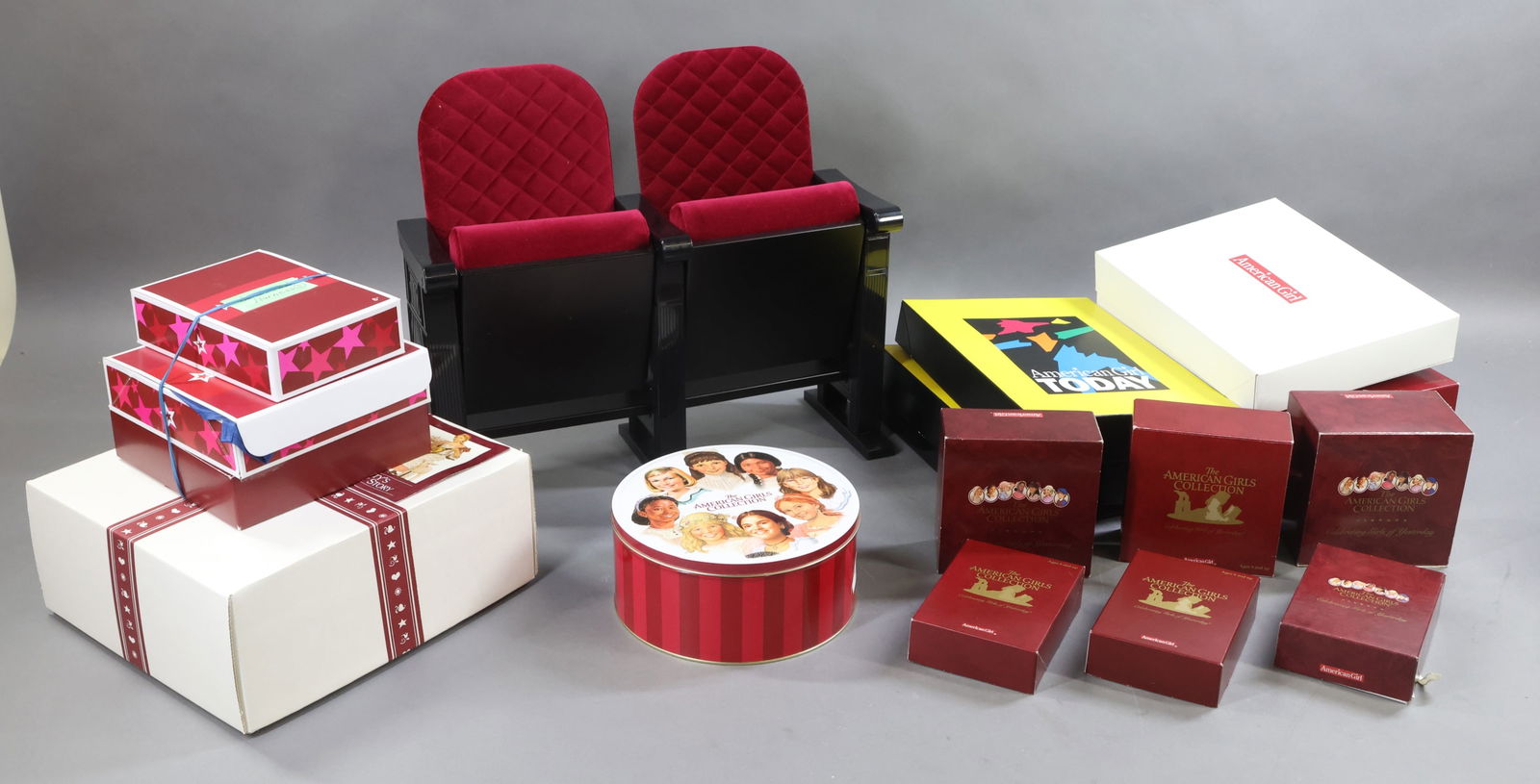 AMERICAN GIRLS.: LOT of items from various American Girl Dolls. Pair of Red Velvet Theater Seats (Molly?) Chocolate Set, Party Treats, Clothing Accessories (Felicity). Lot of clothing, accessories for various dolls. L