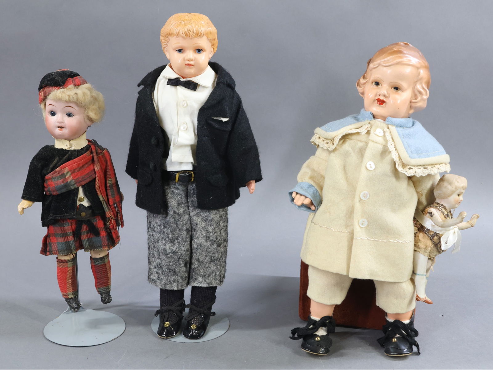 SMALL BISQUE & OTHER DOLLS. (1 of 11)